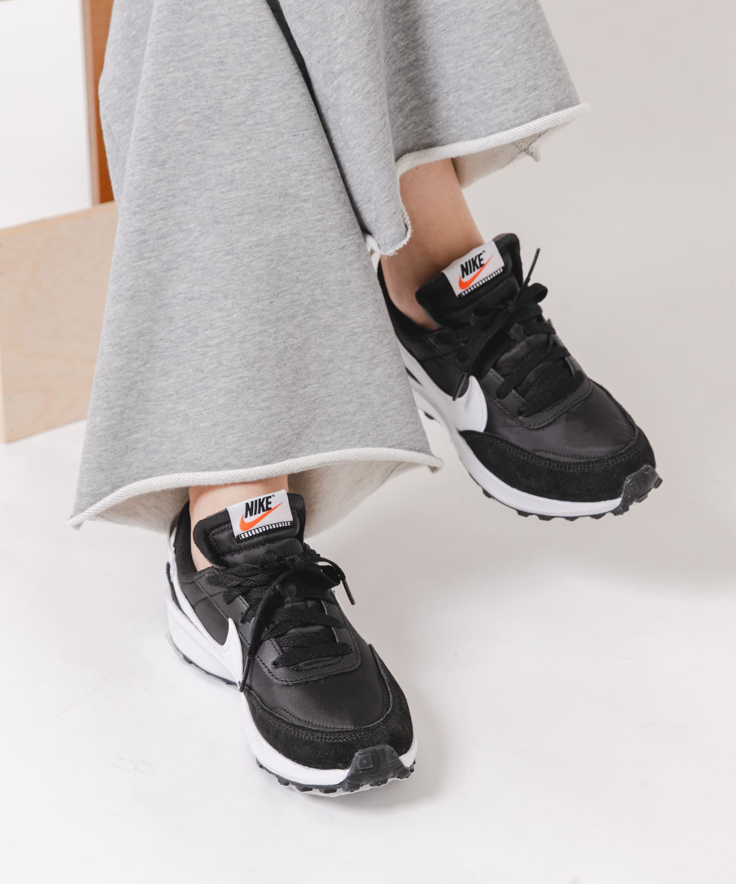 NIKE　ウィメンズワッフルデビュー BLACK 23