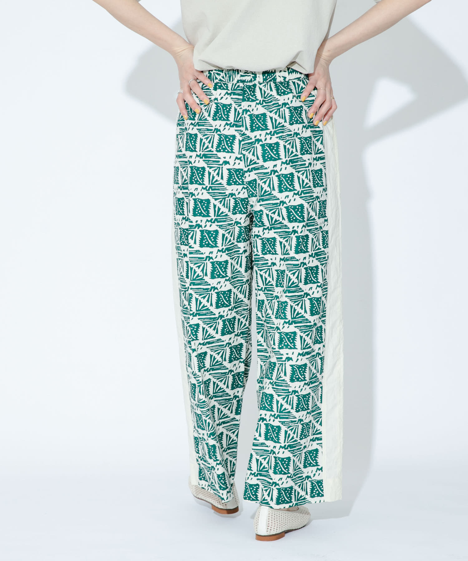 GREEN