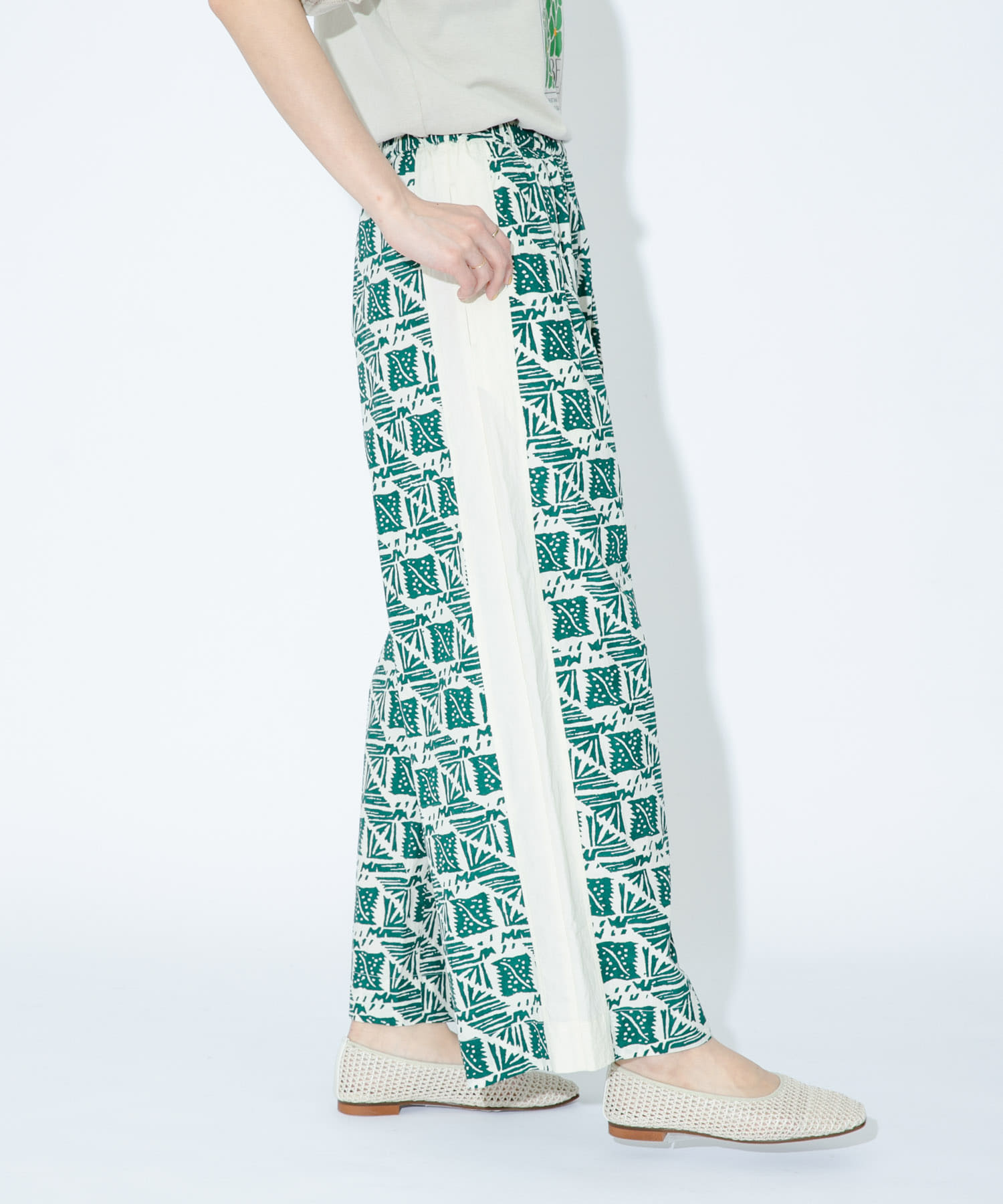 GREEN