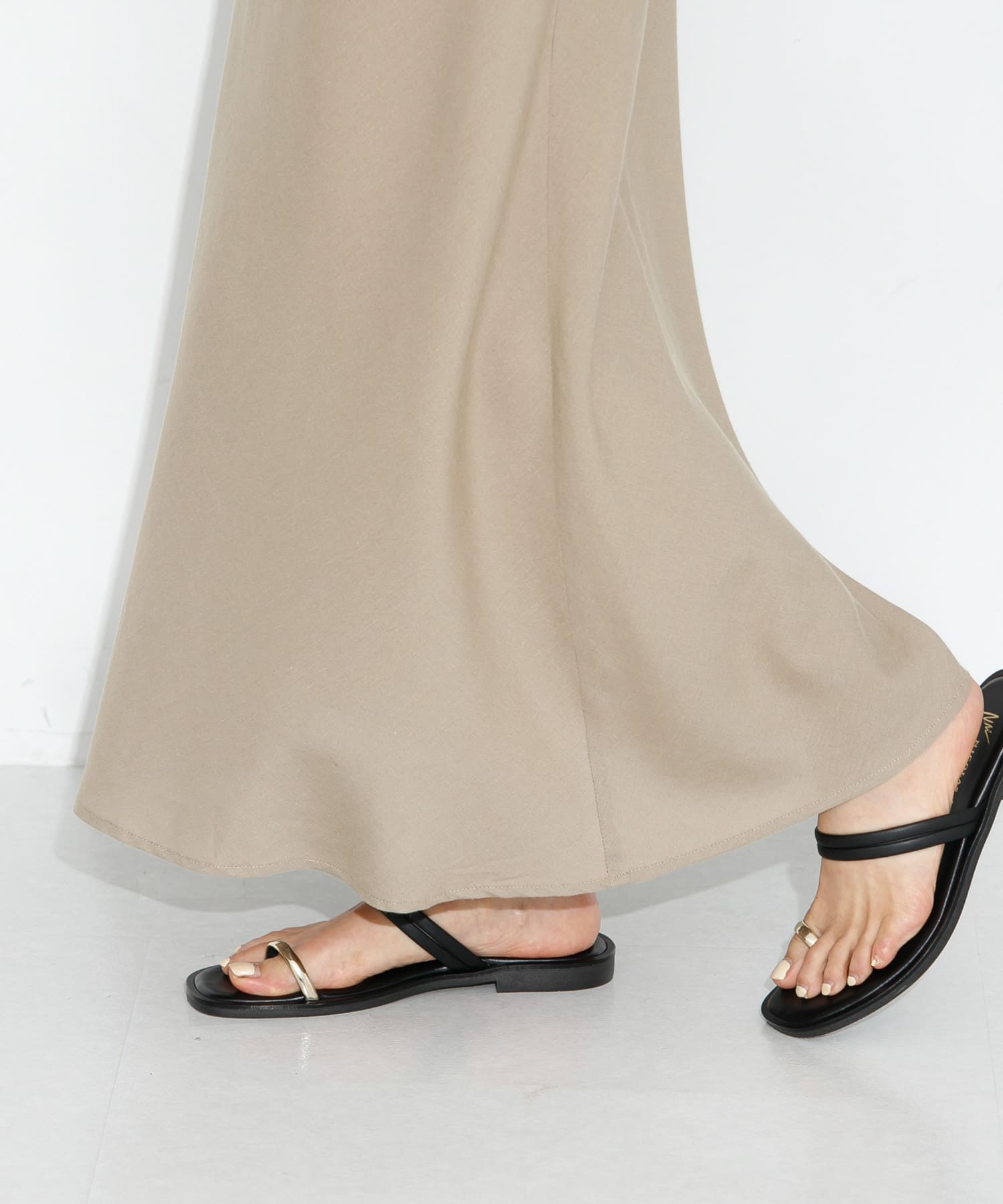 NICOLAS LAINAS　メタルサムリングダブルストラップサンダル GOLD BLACK 36