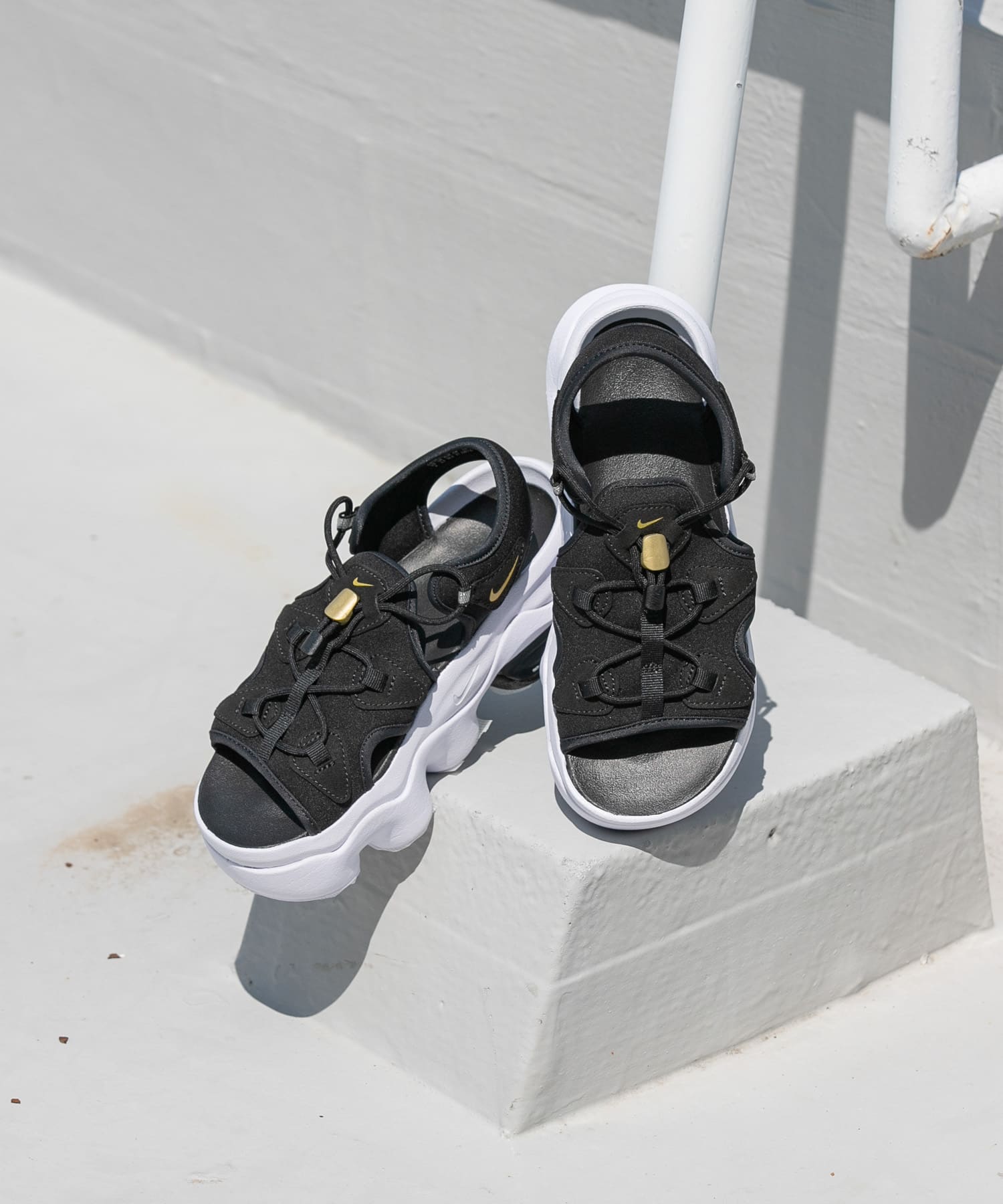 NIKE ナイキウィメンズエアマックスココサンダル(23 ブラック