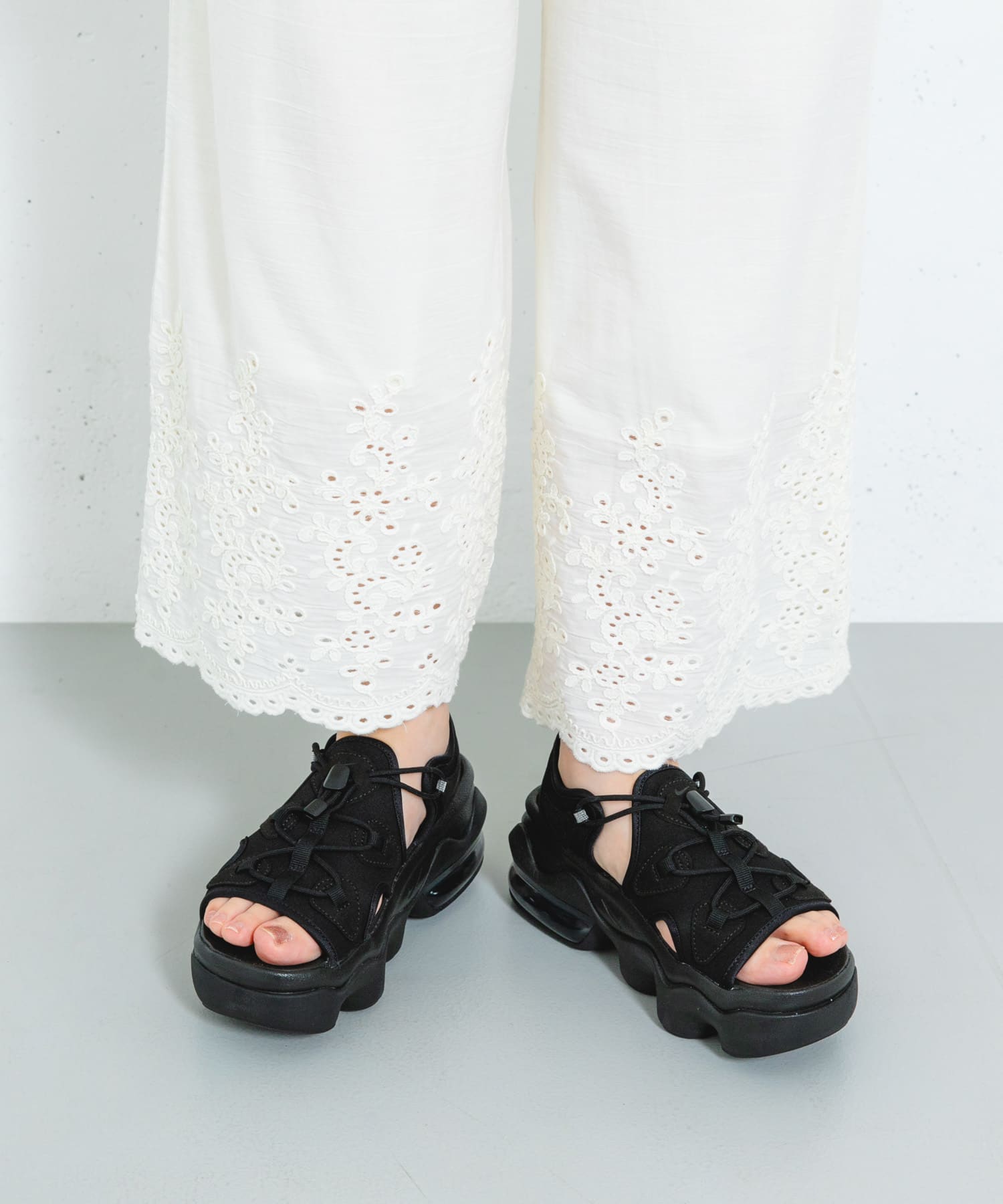 NIKE　ナイキウィメンズエアマックスココサンダル