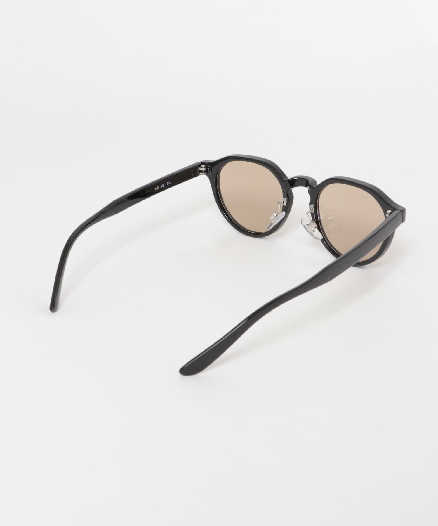 ミドルブラウン