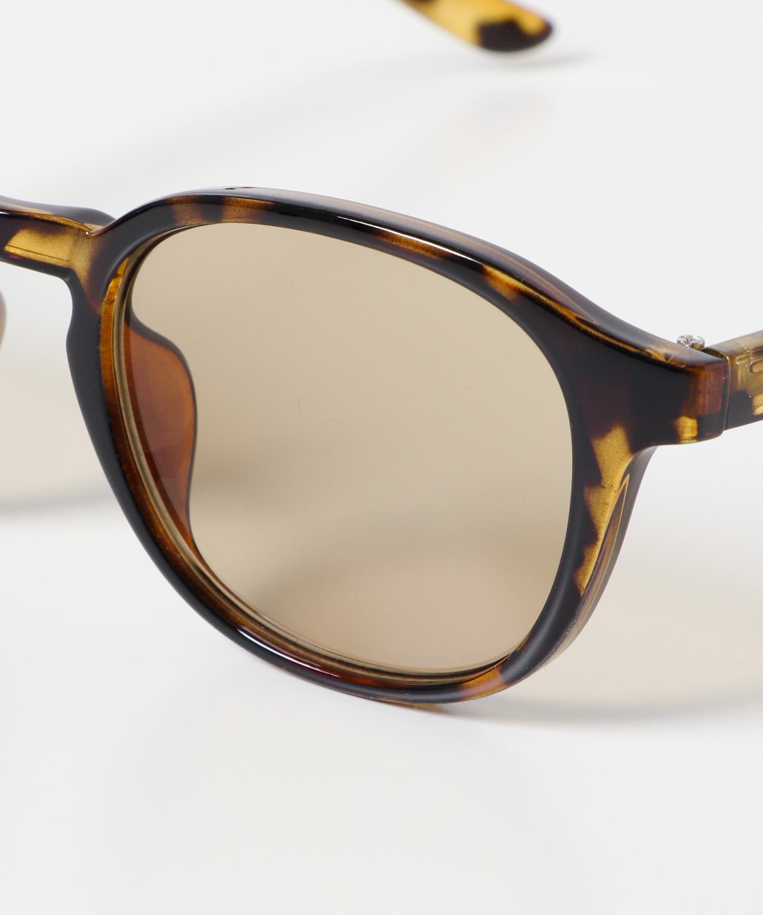 ミドルブラウン