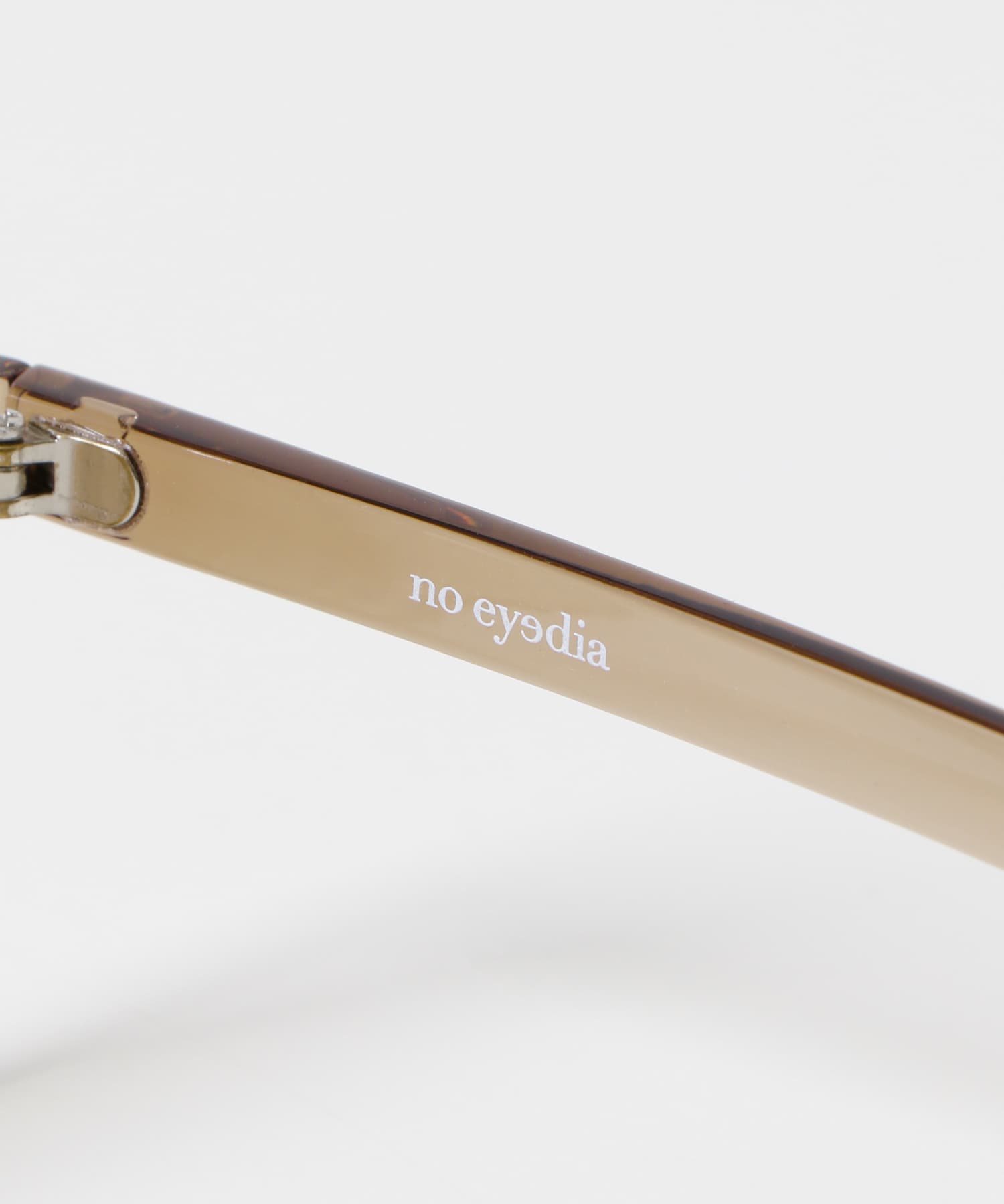 ライトブラウン