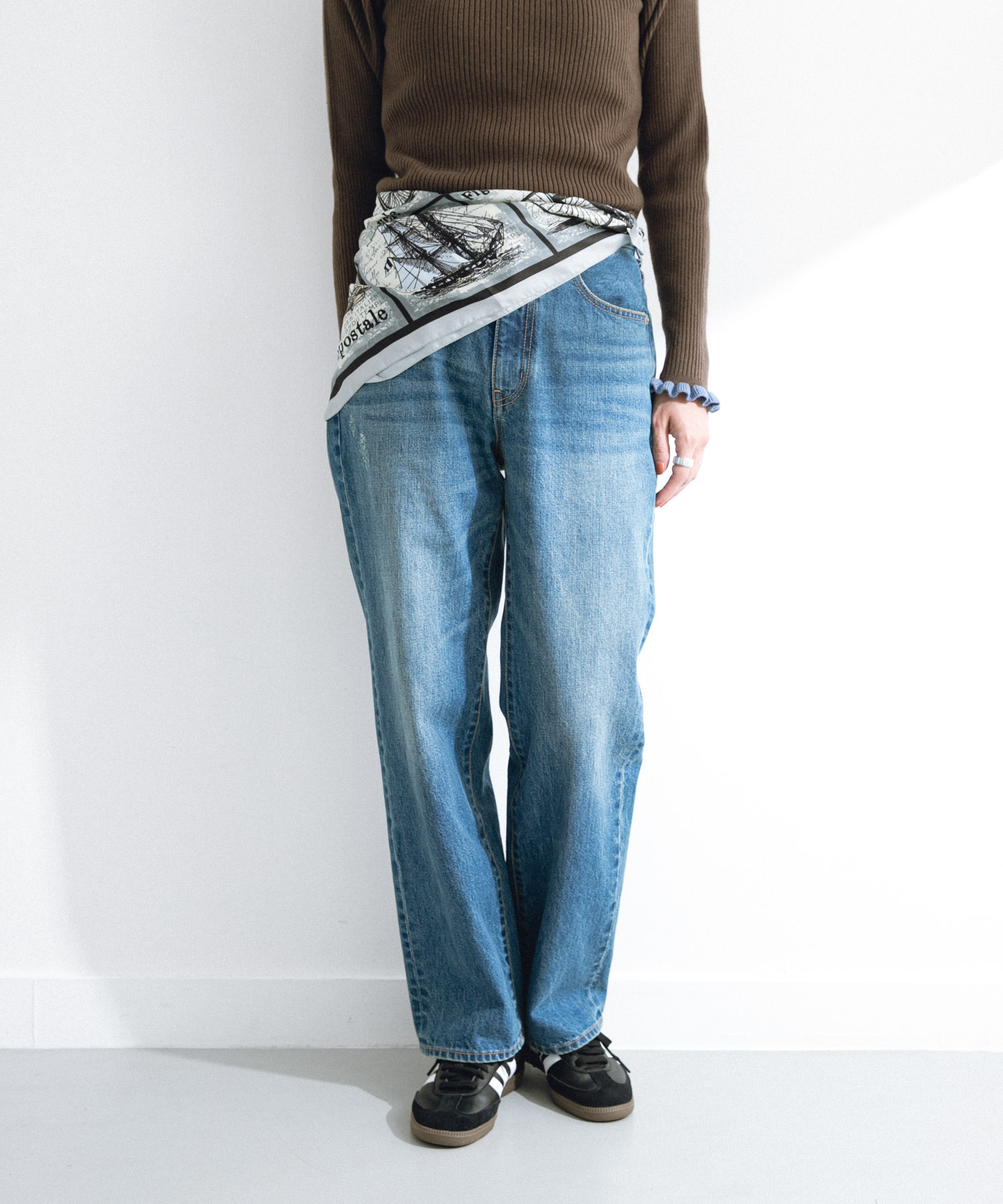 V04GREY