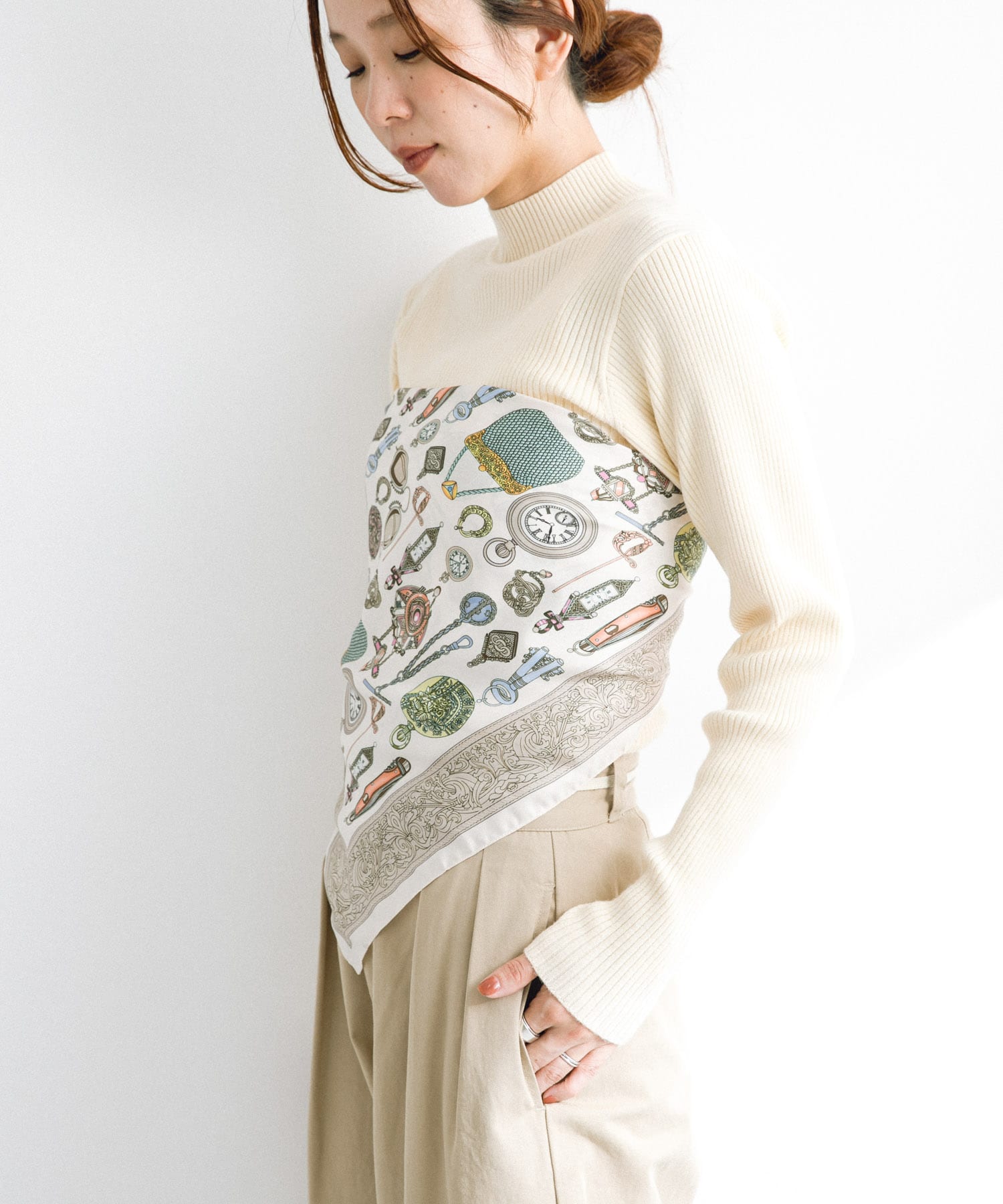 AULENTTI　大判ヴィンテージクロック柄スカーフ 2NATURAL one