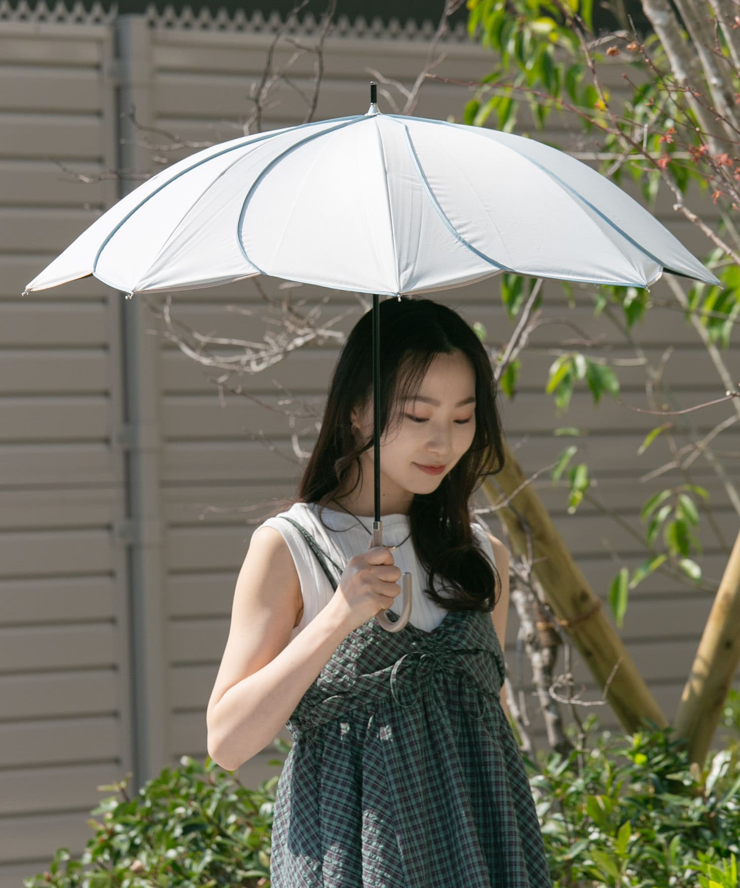 because　晴雨兼用パイピングフラワー WHT FREE