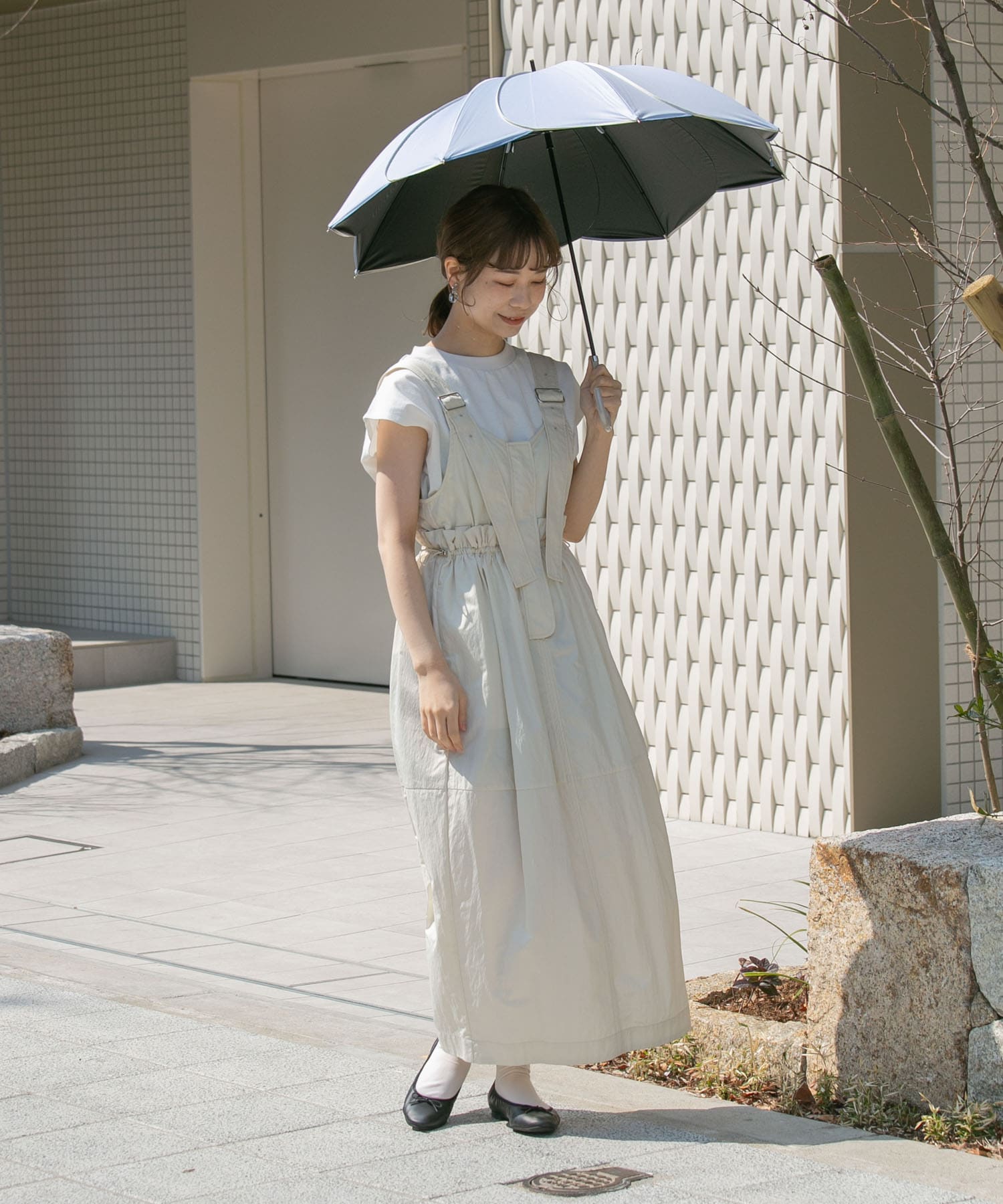 because　晴雨兼用パイピングフラワー BLU FREE