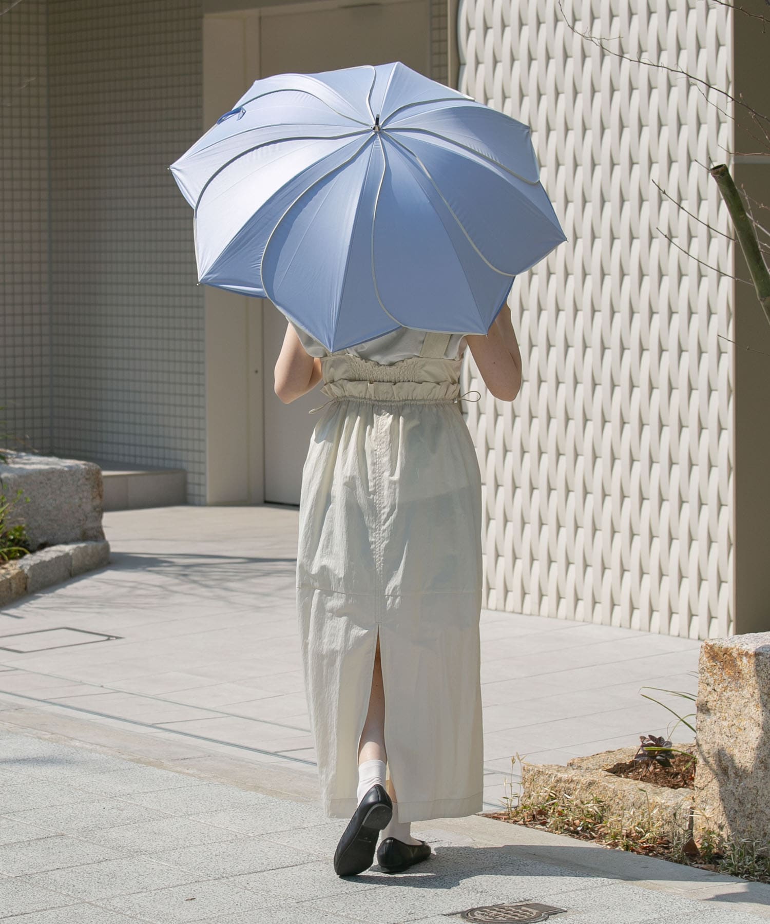 because　晴雨兼用パイピングフラワー BLU FREE