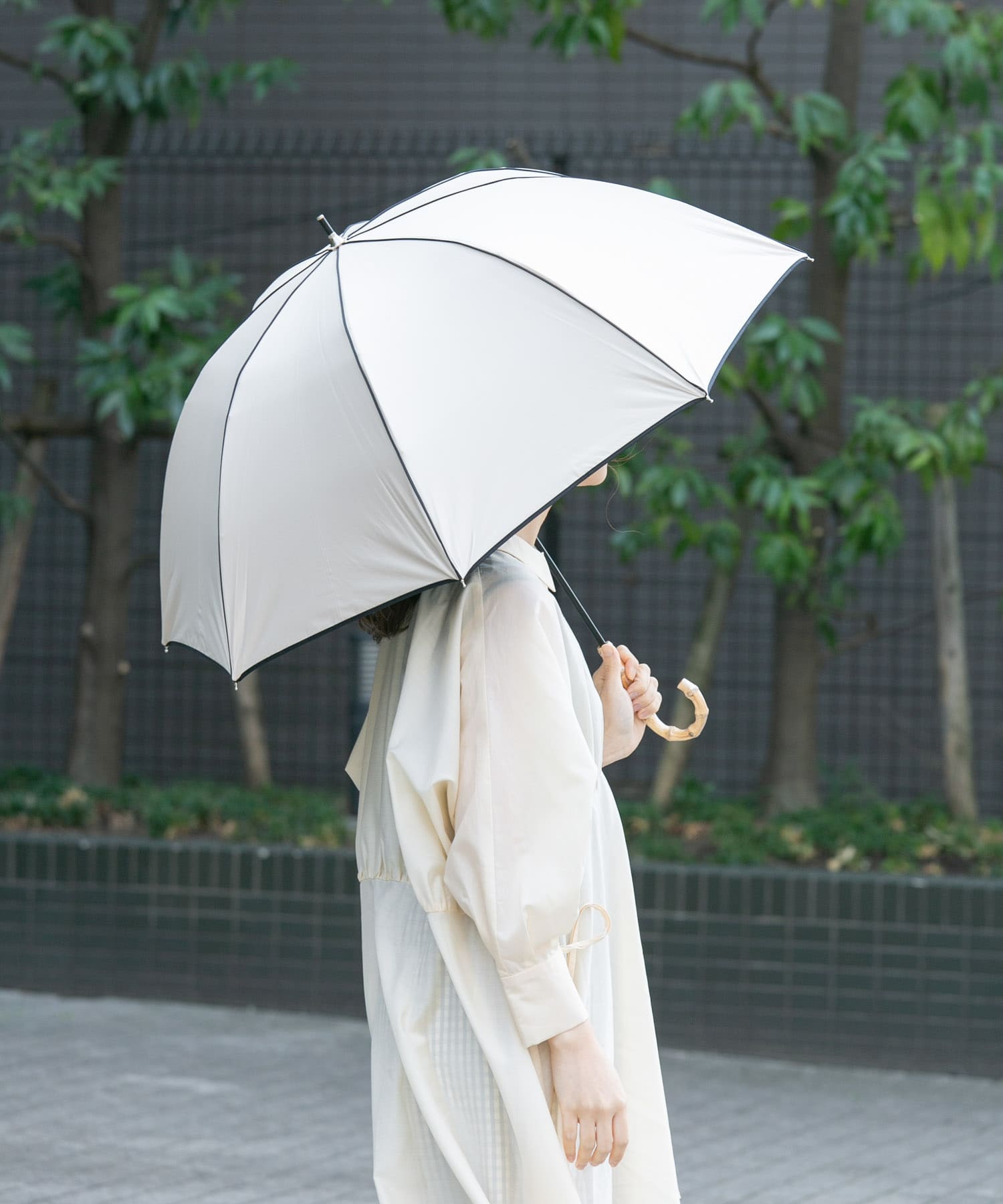 because　晴雨兼用パイピング長傘 BEG FREE