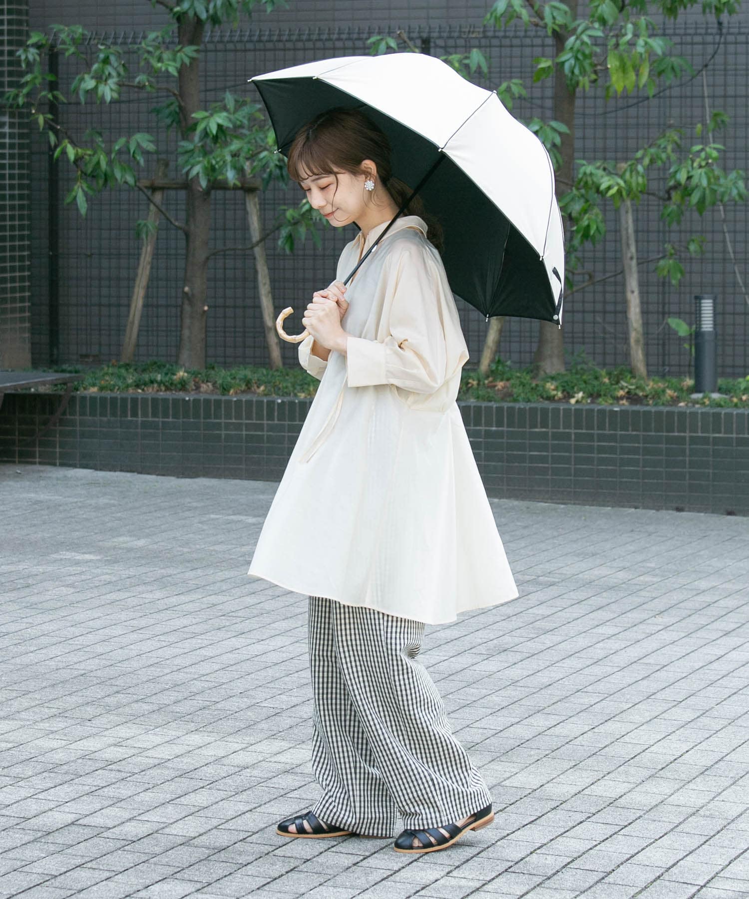 because　晴雨兼用パイピング長傘 BEG FREE