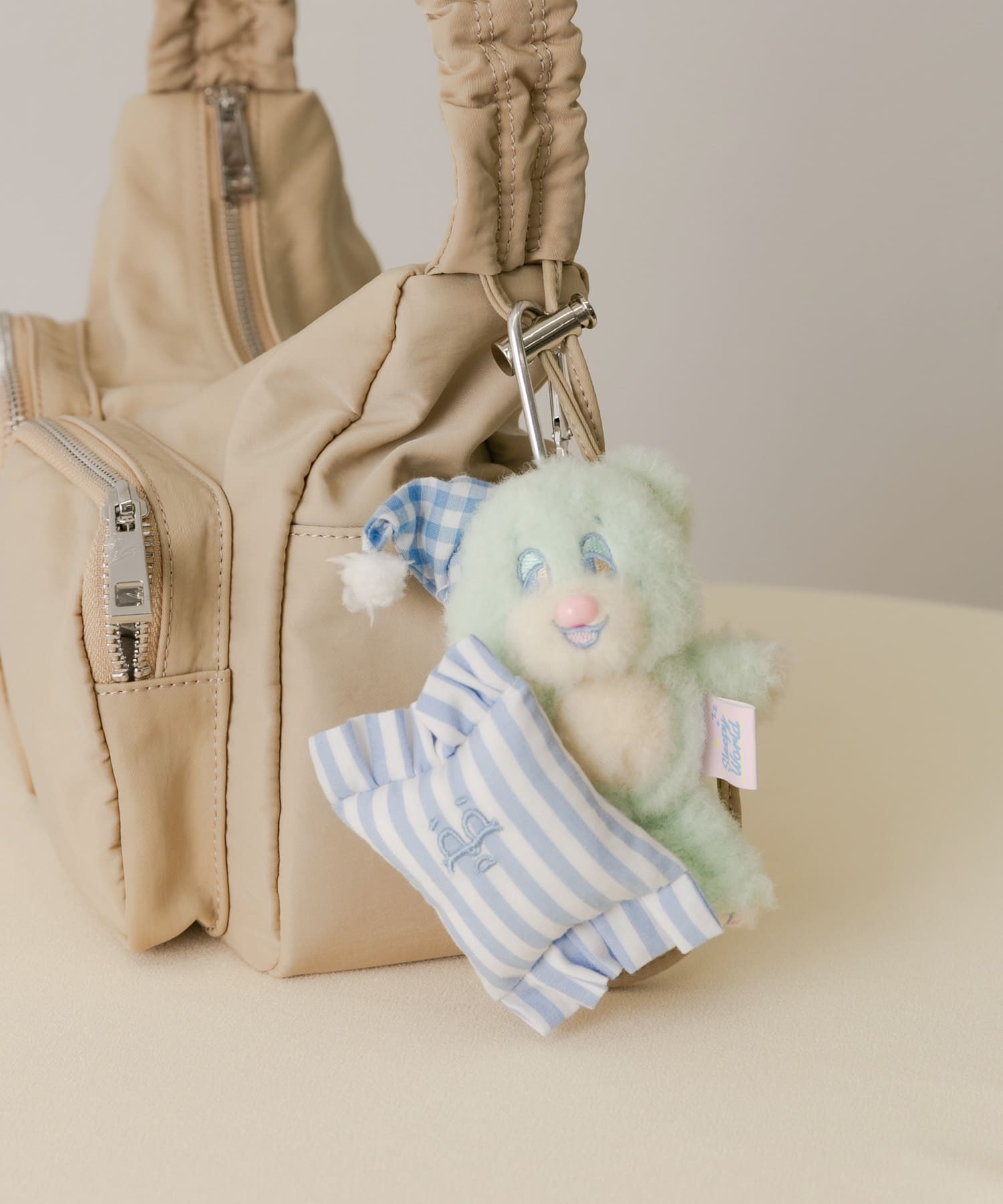 『WEB/一部店舗限定』NEONMOON　Sleepy Teddy Key Holder MNT -
