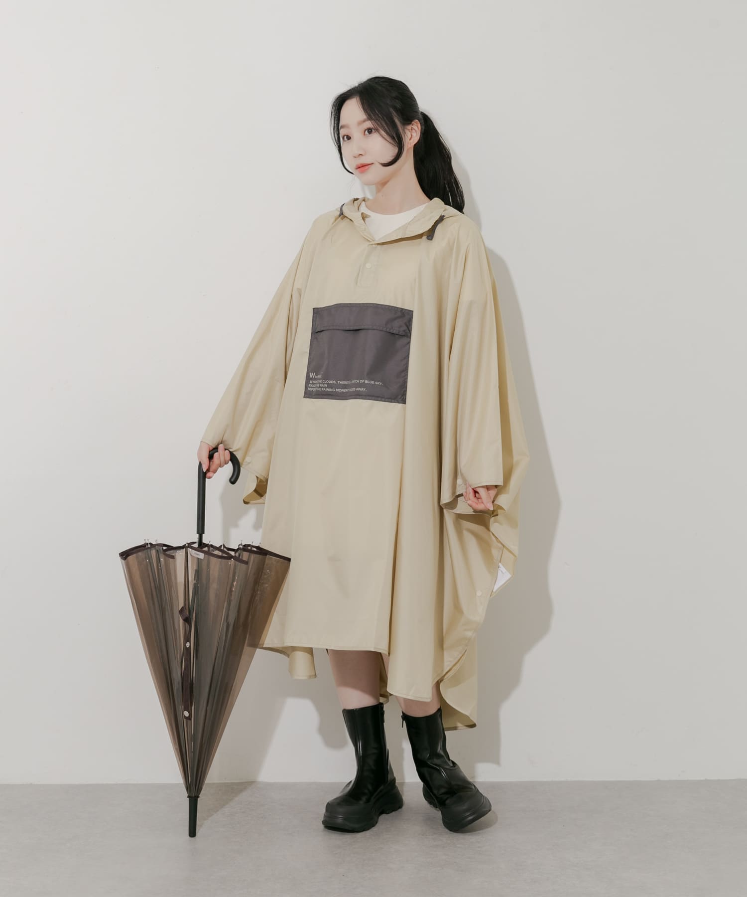 Wpc. ユニセックス バイカラーパッカブルポンチョ(one BEG): アウター