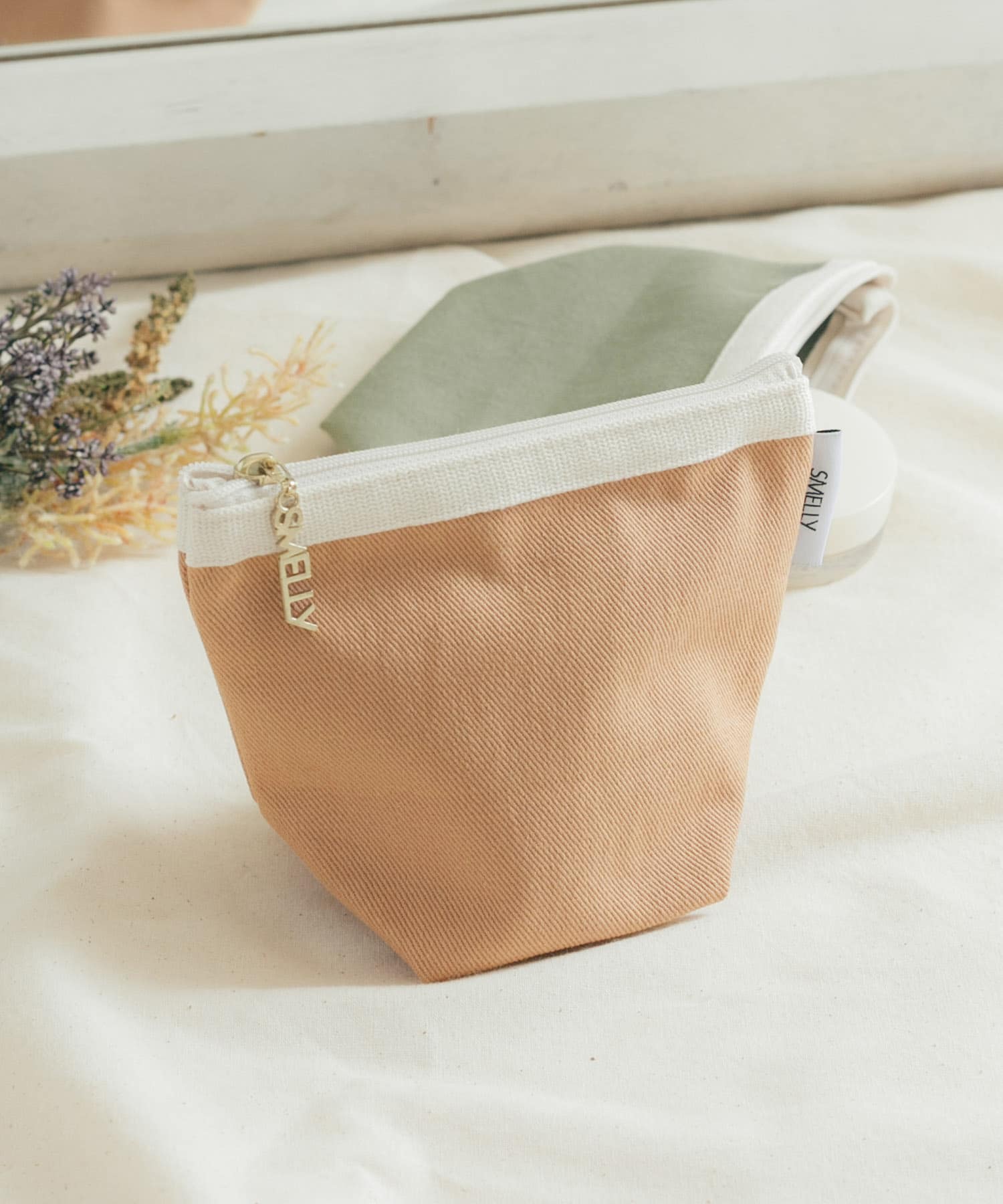 SMELLYマチポーチ∴