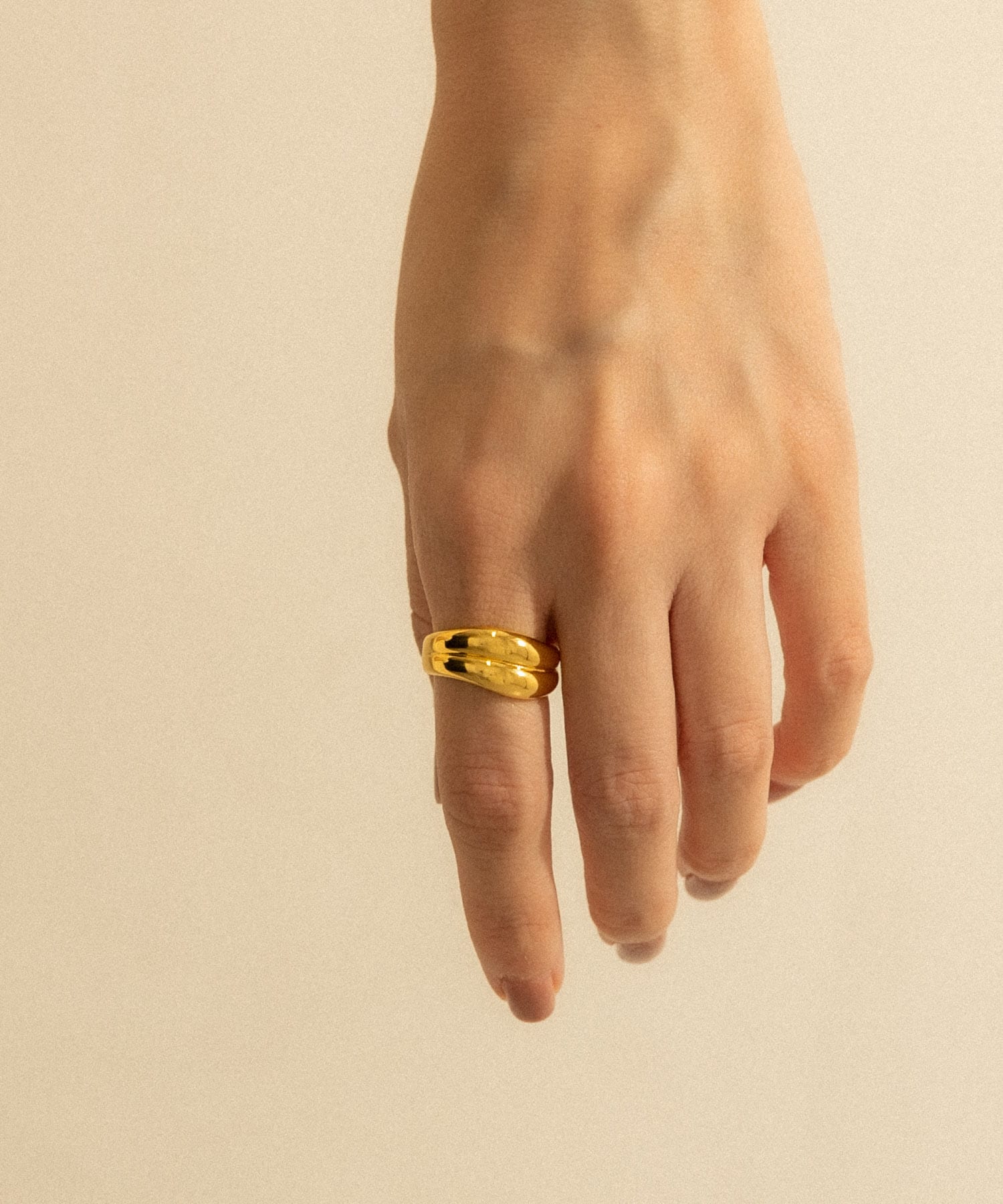 SMELLY so’　wavy nuance ring
