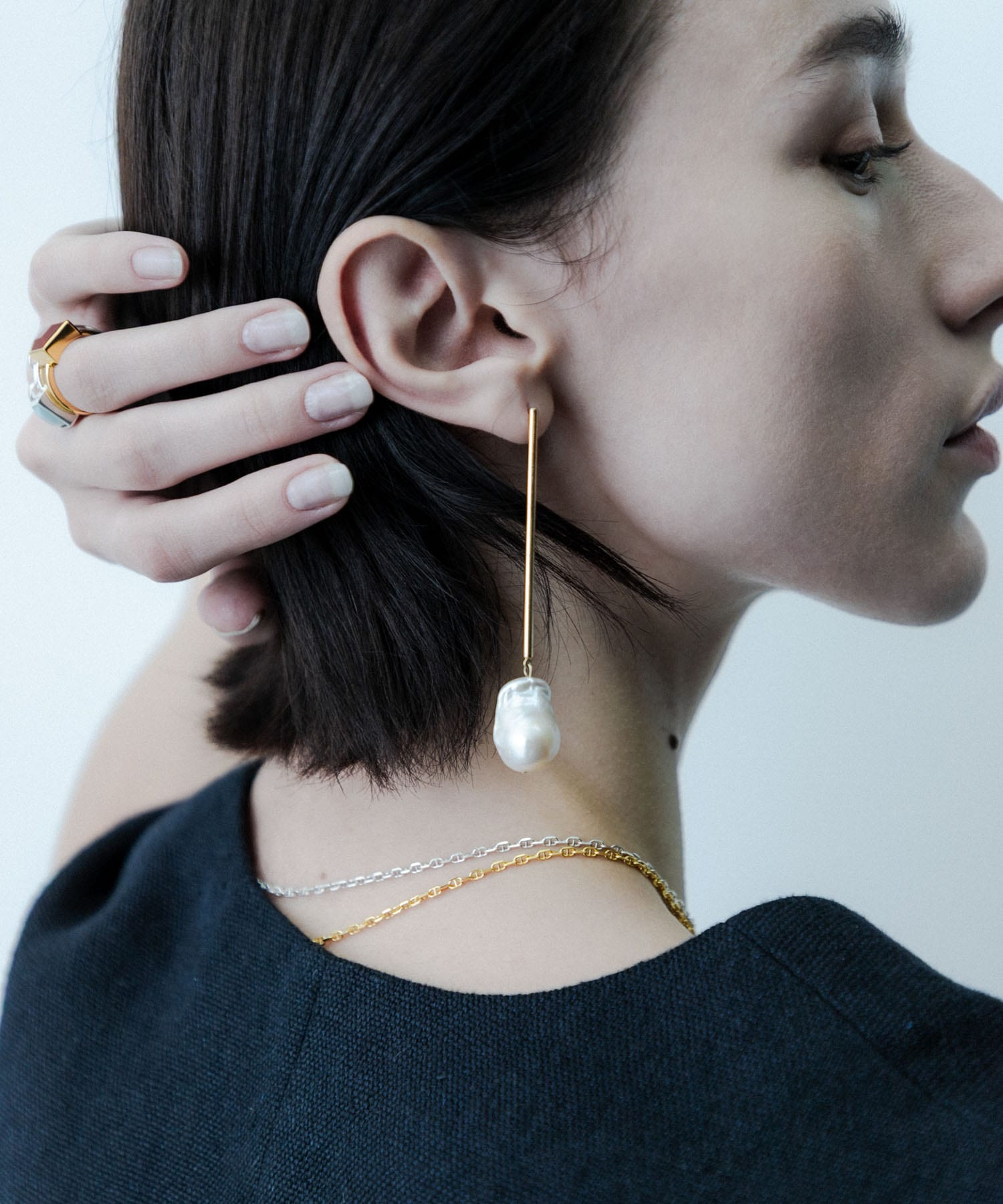 SMELLY so’　baroque pearl bar pierce