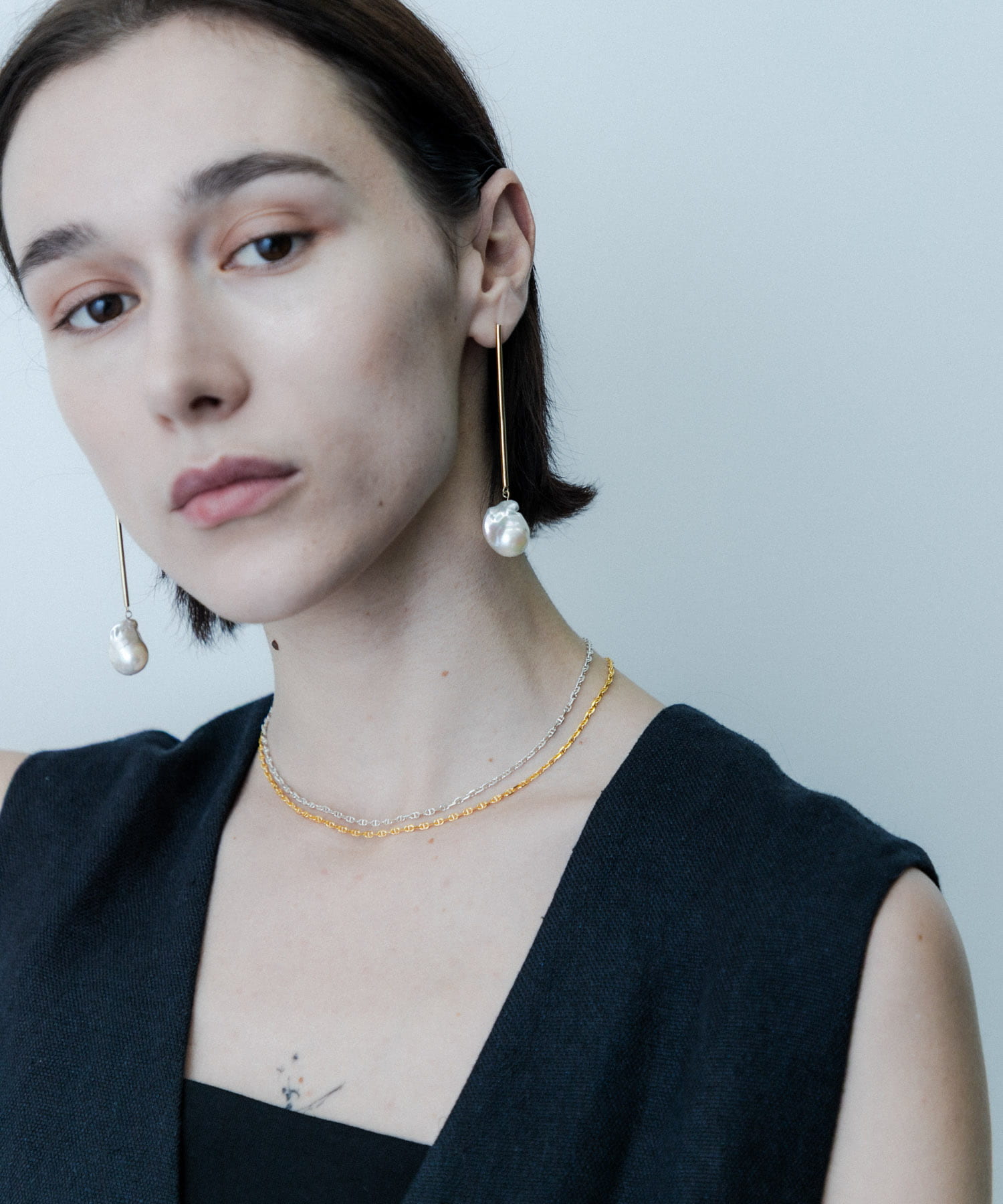 SMELLY so’　baroque pearl bar pierce GLD -