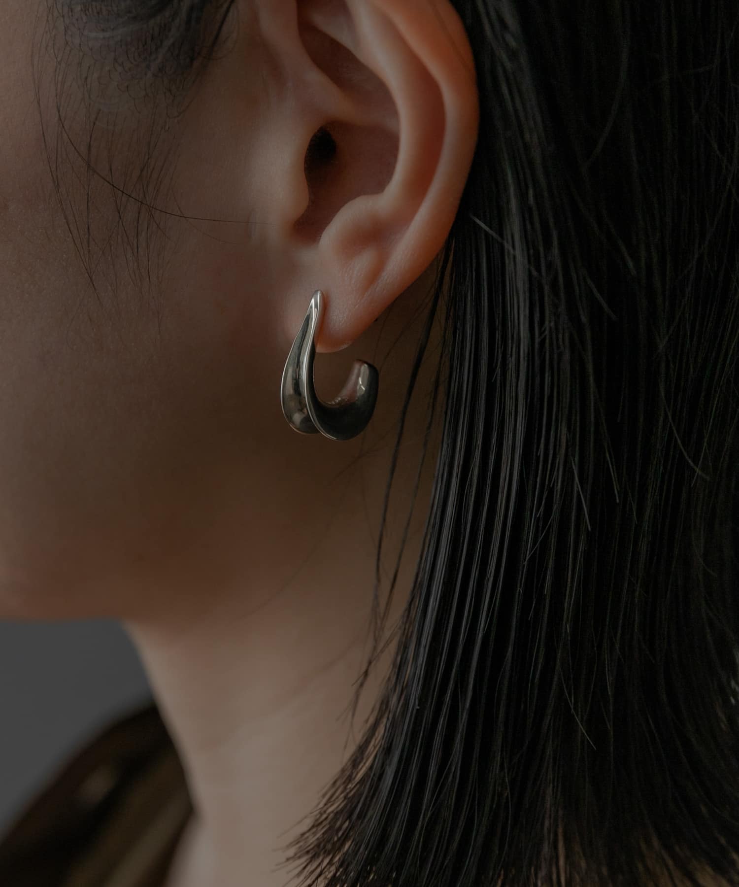 SMELLY so’　curve pierce SLV -