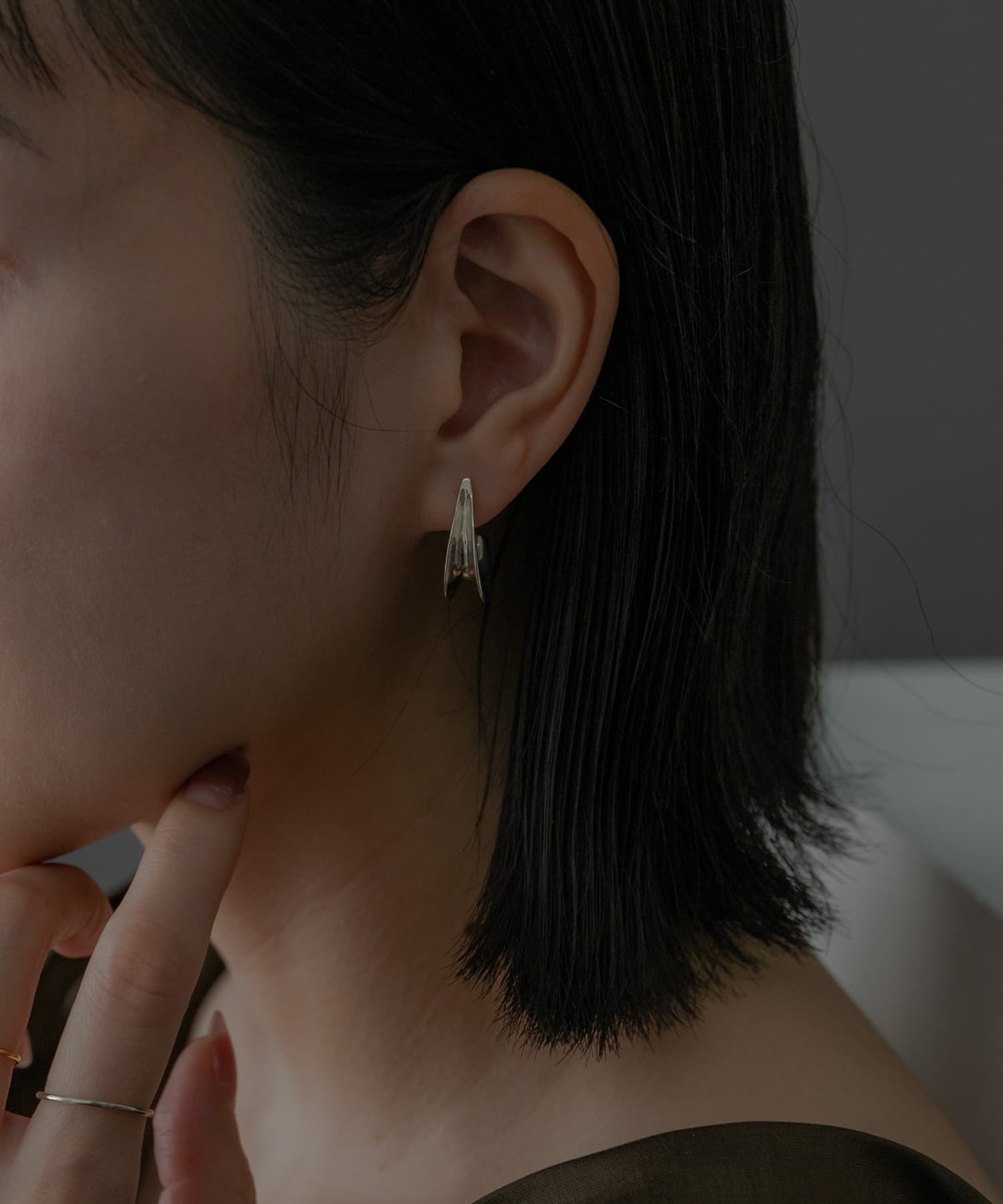 SMELLY so’　curve pierce SLV -