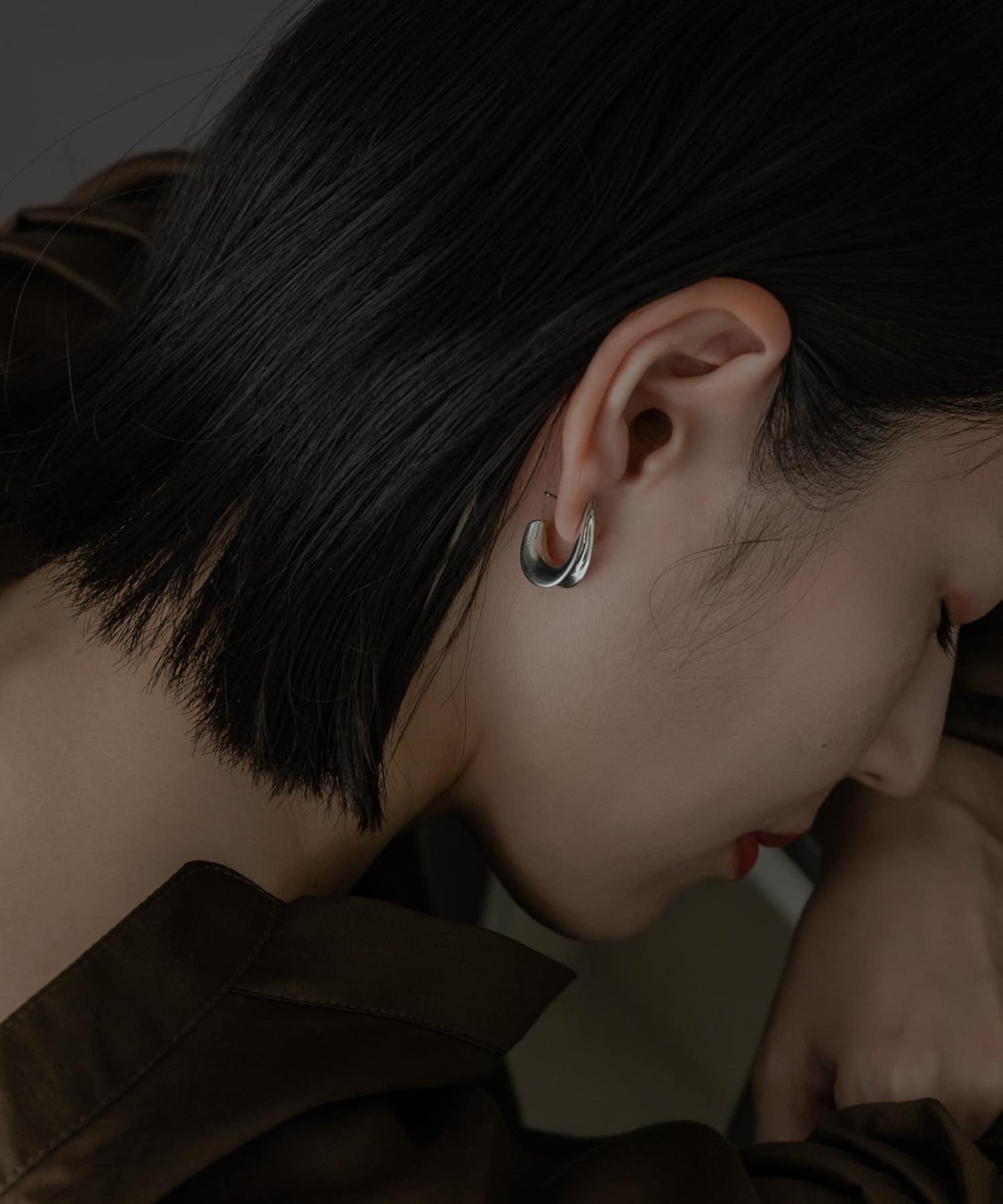 SMELLY so’　curve pierce SLV -