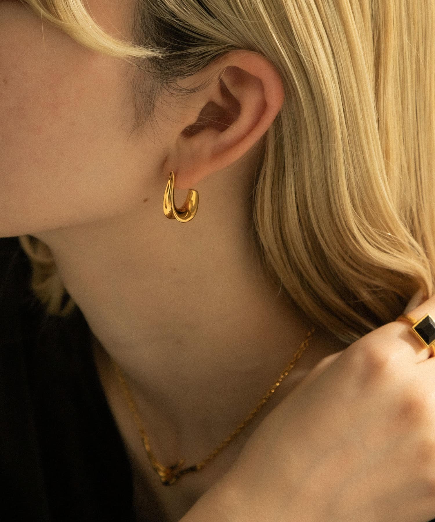 SMELLY so’　curve pierce GLD -