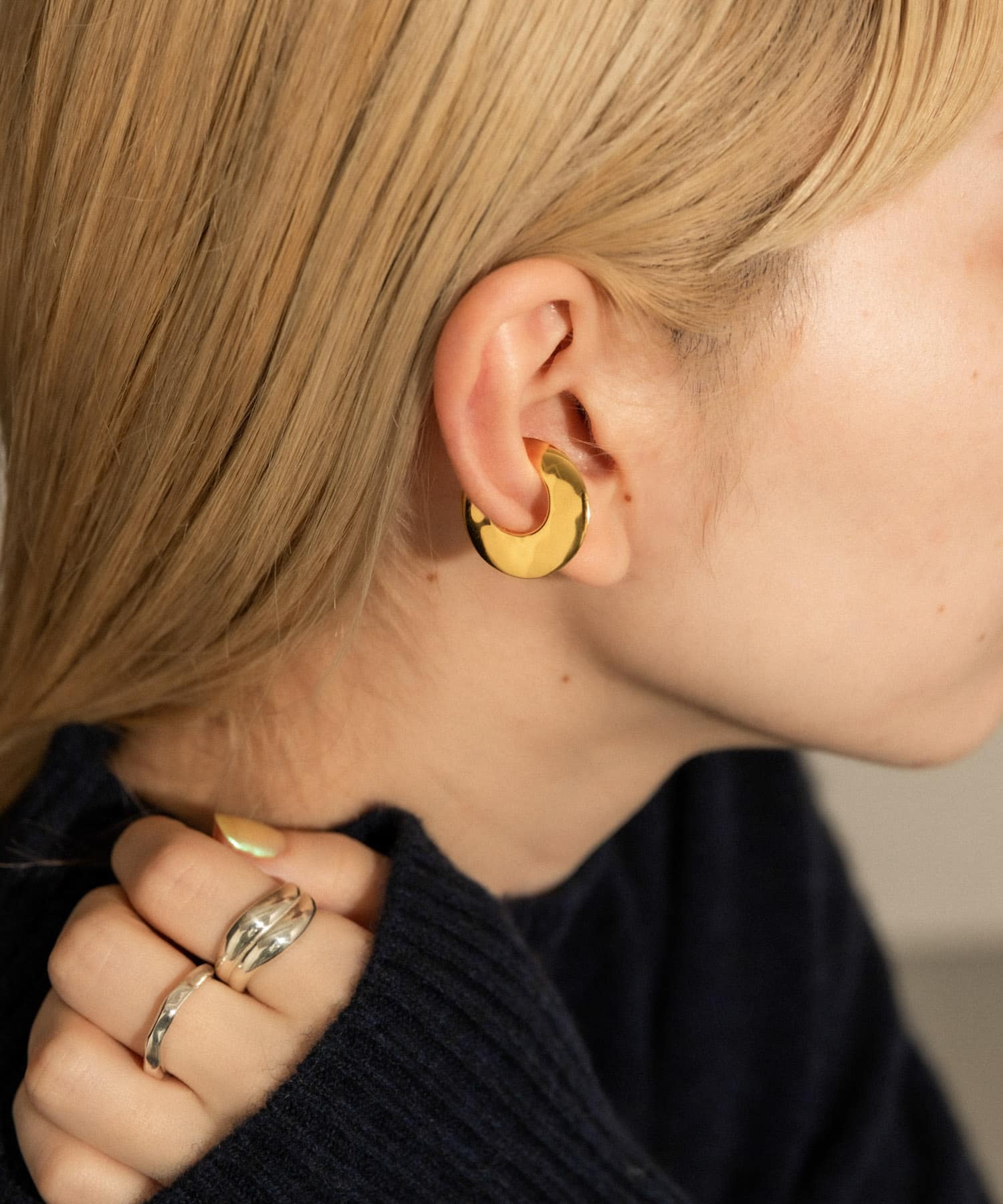 SMELLY so’　flat circle earcuff gld GLD -