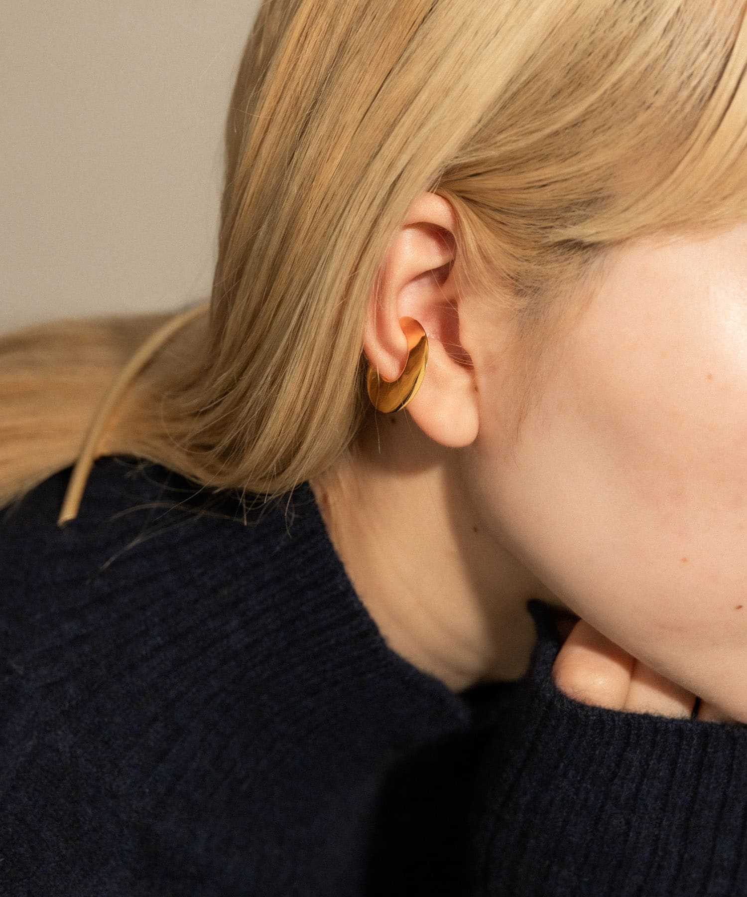 SMELLY so’　flat circle earcuff gld GLD -