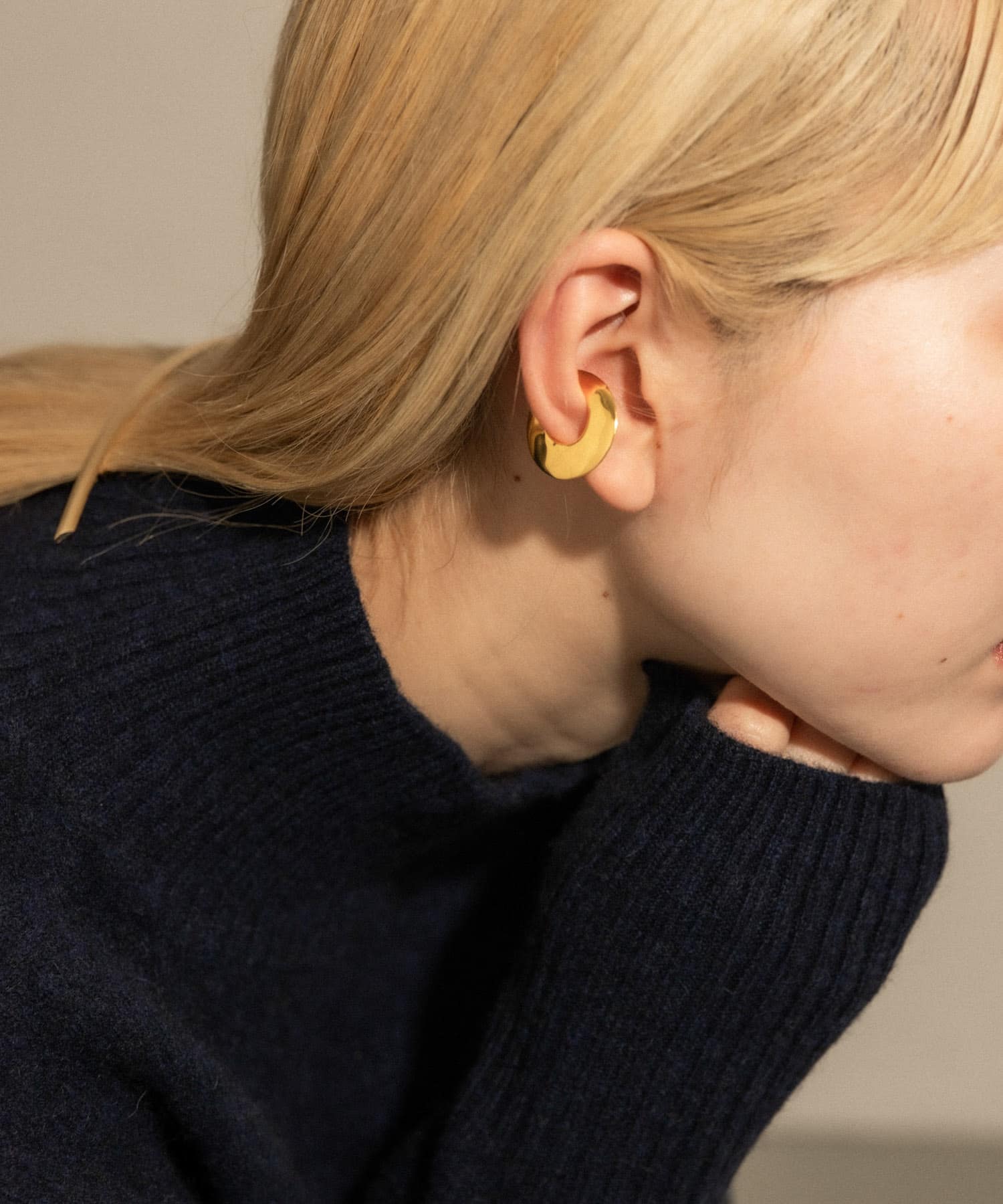 SMELLY so’　flat circle earcuff gld GLD -