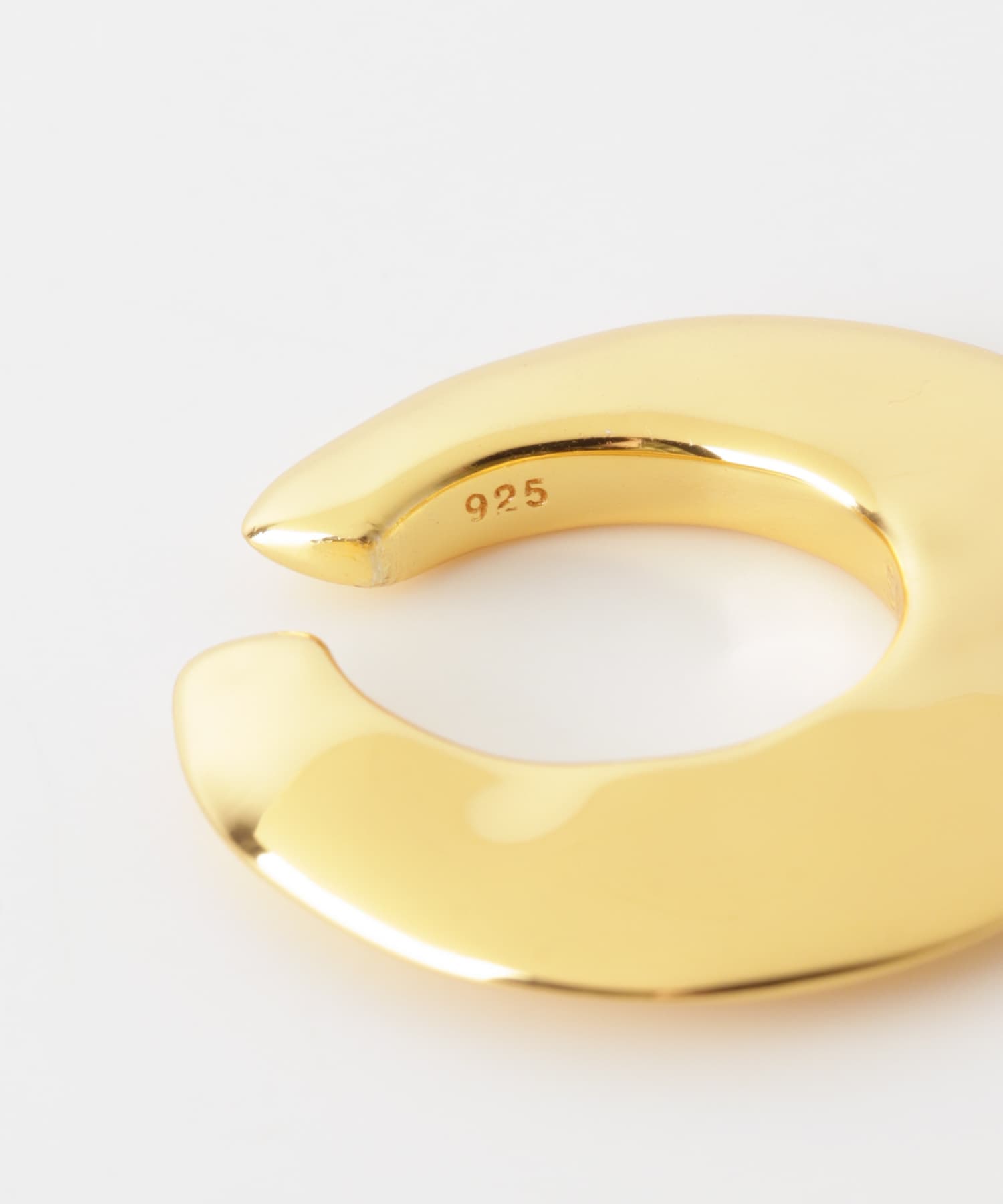 SMELLY so’　flat circle earcuff gld GLD -