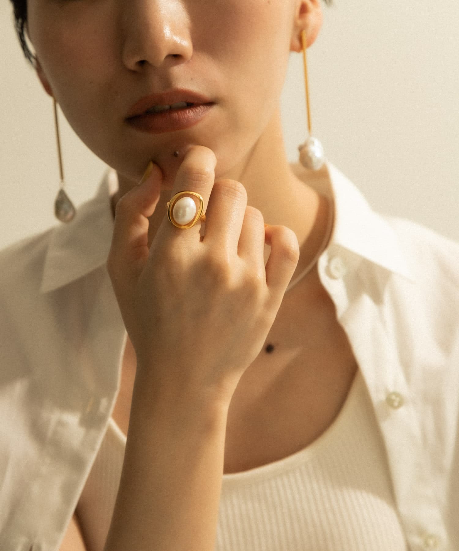 SMELLY so’　baroque pearl bar earring GLD -