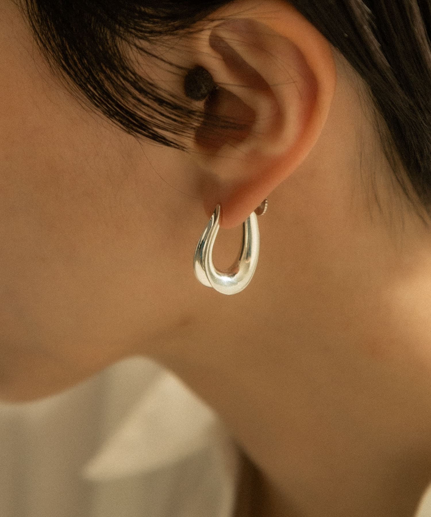 SMELLY so’　curve earring SLV -