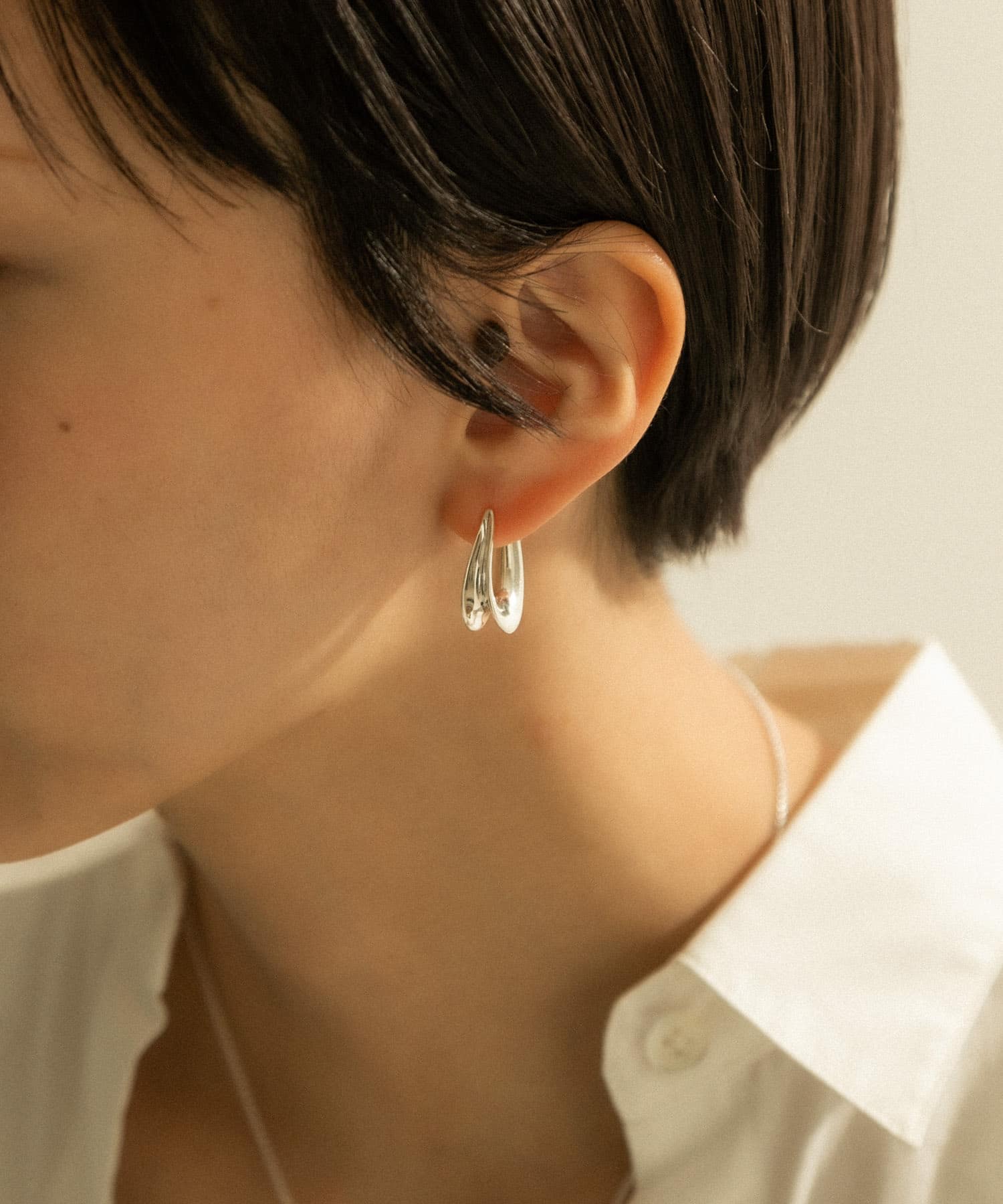 SMELLY so’　curve earring SLV -