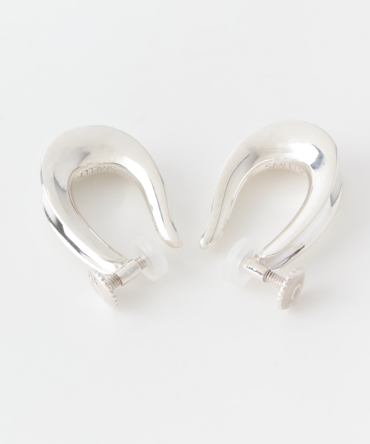 SMELLY so’　curve earring SLV -