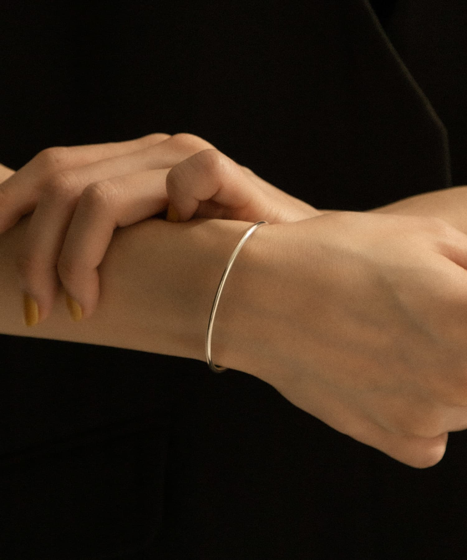 SMELLY so’　narrow line bangle
