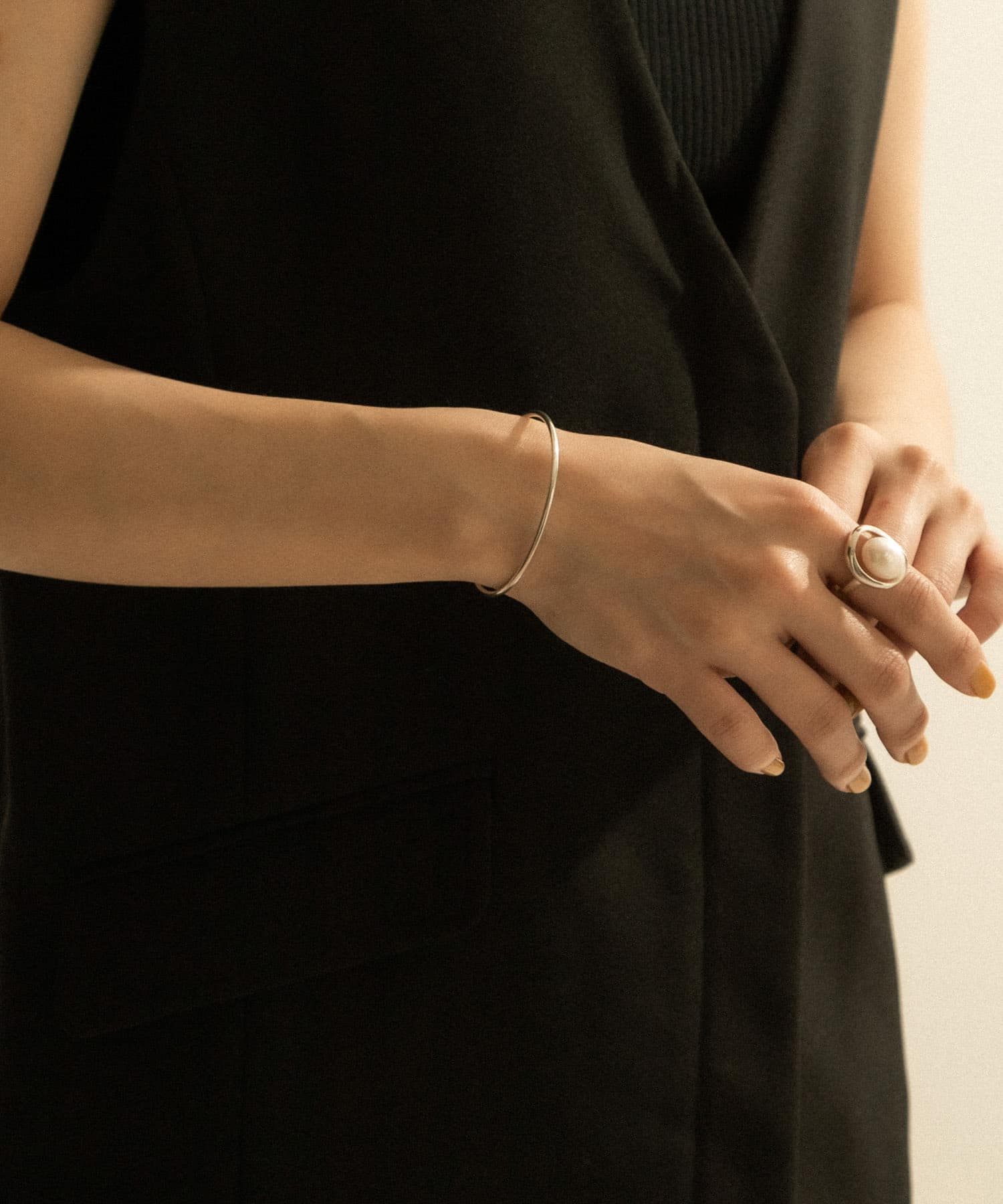 SMELLY so’　narrow line bangle SLV -