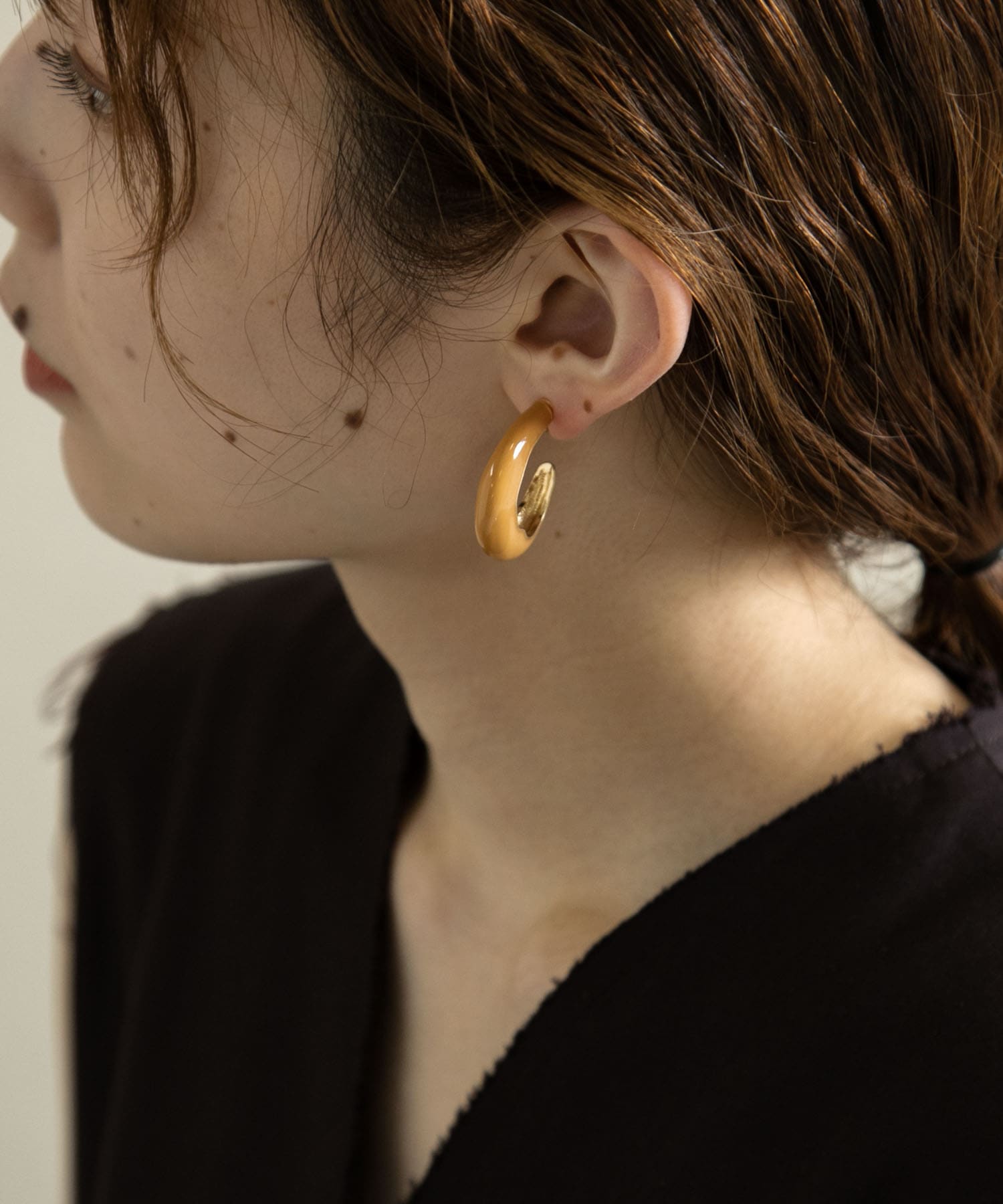 カラーエポニュアンスフープイヤリング BRN -