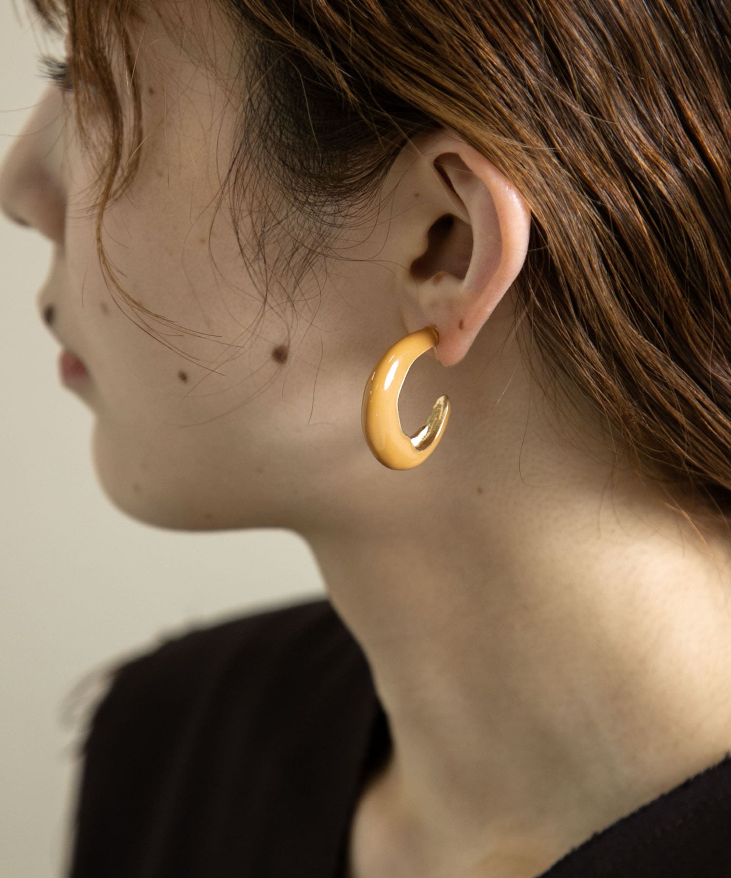 カラーエポニュアンスフープイヤリング BRN -