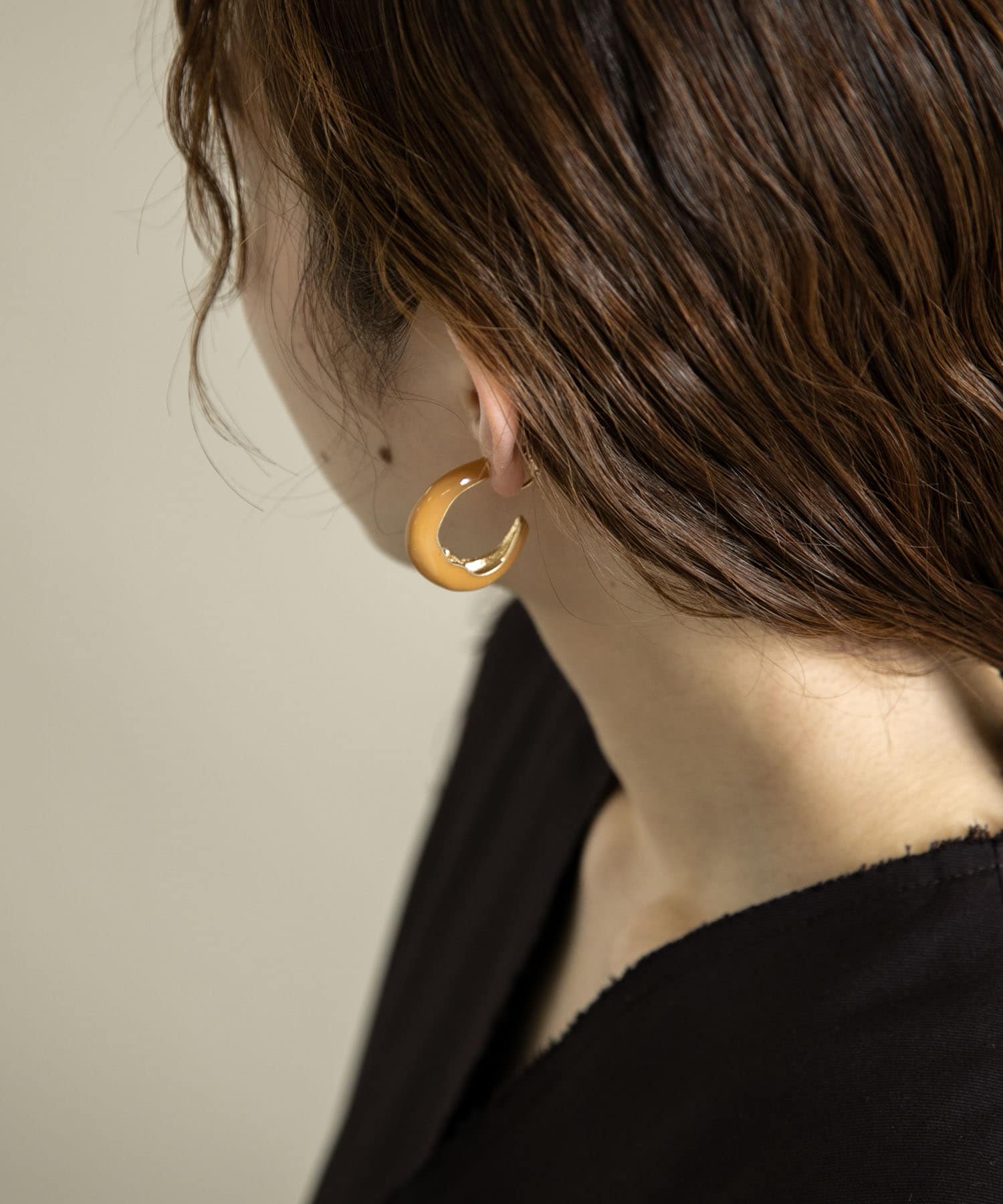 カラーエポニュアンスフープイヤリング BRN -