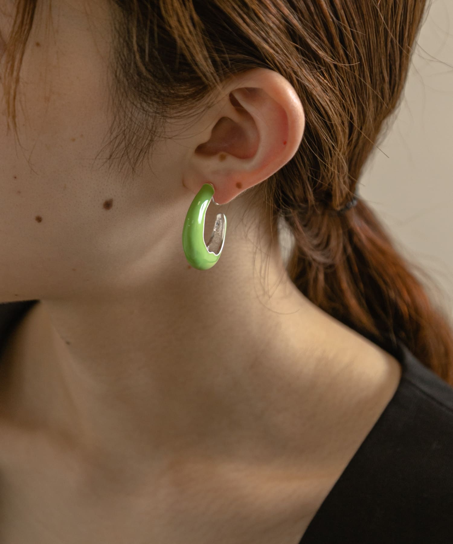 カラーエポニュアンスフープイヤリング GRN -