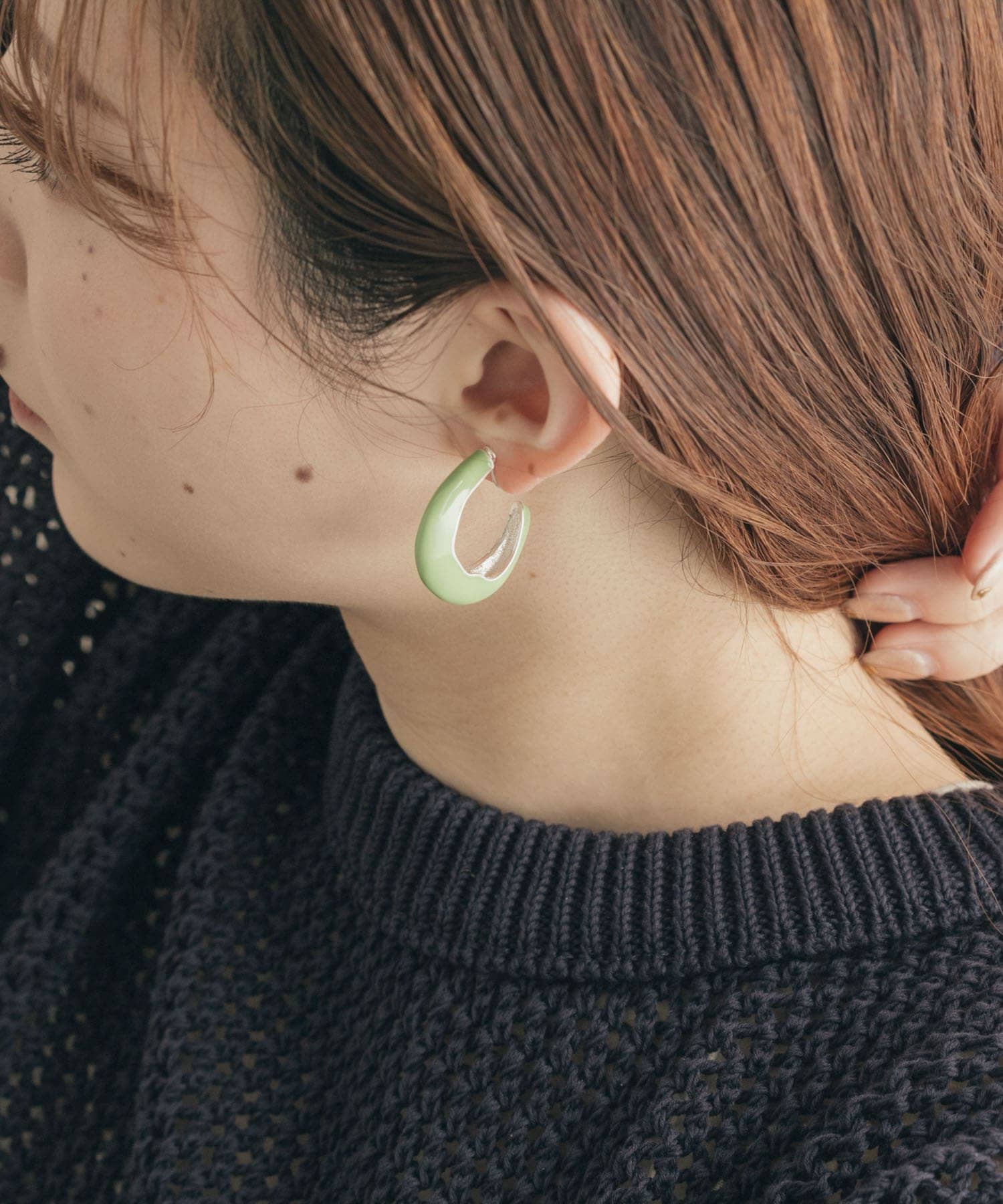 カラーエポニュアンスフープイヤリング GRN -