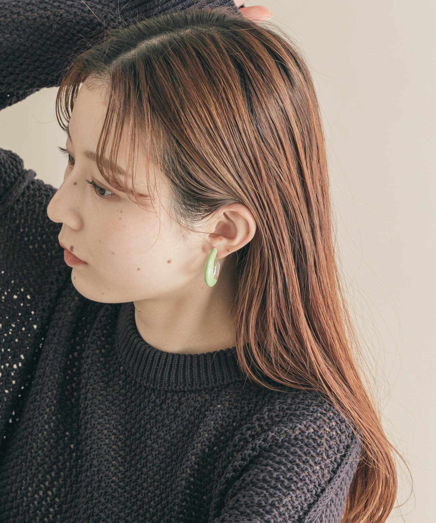 カラーエポニュアンスフープイヤリング GRN -