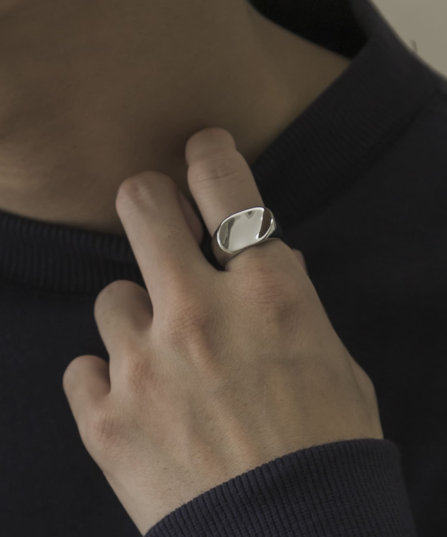 XOLO SIGNET WITH HAIR LINE R(L SILVER): アクセサリー｜URBAN