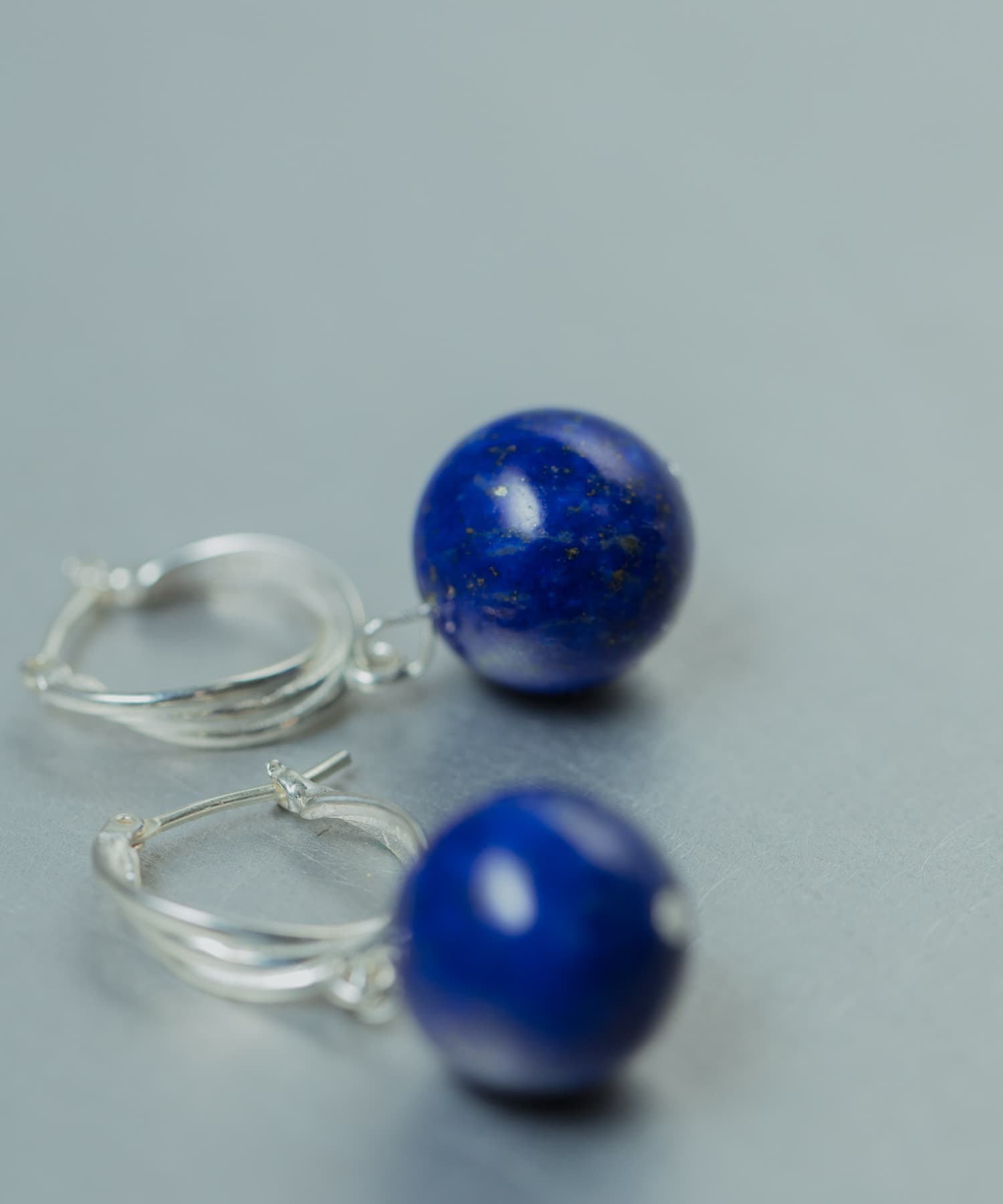 SMELLY so’　lapis lazuli pierce