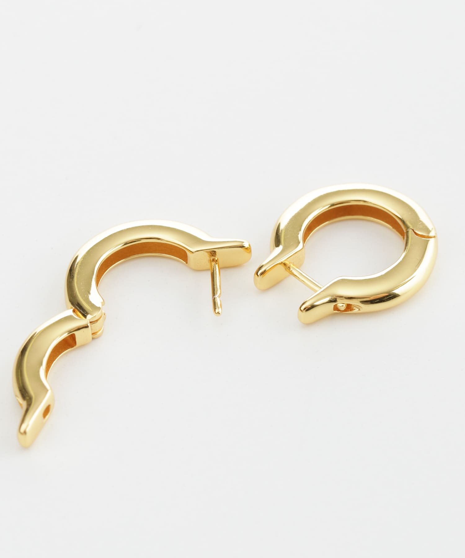 SMELLY so’　circle pierce GLD -