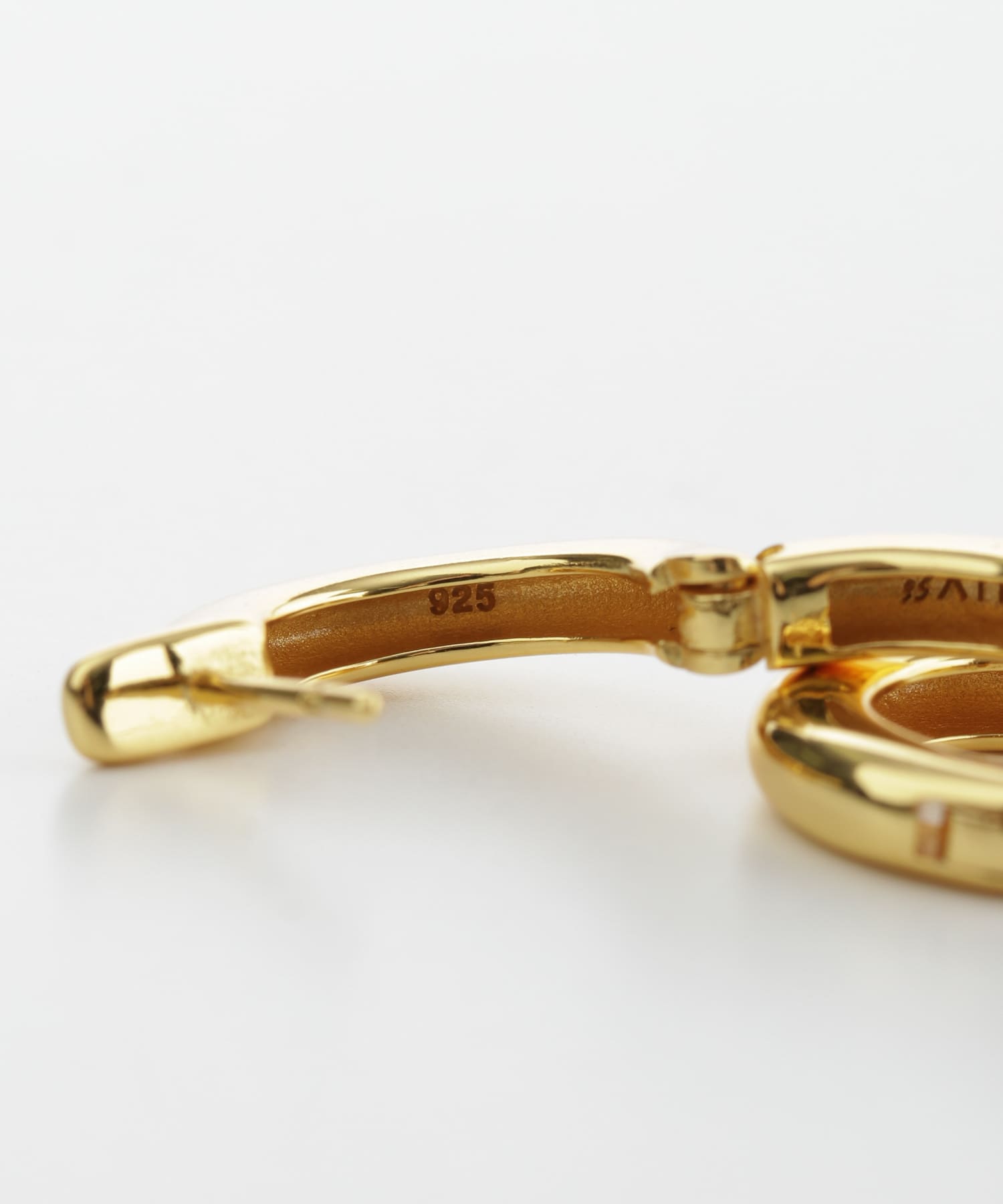 SMELLY so’　circle pierce GLD -