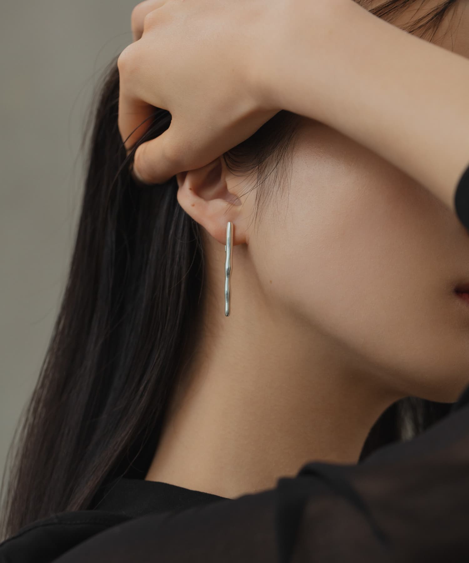 SMELLY so’　long bar earring SLV -