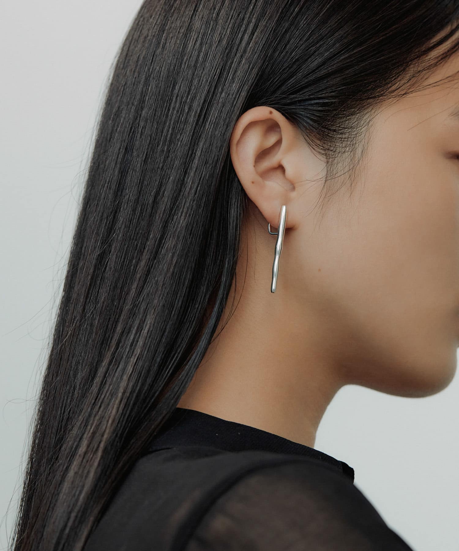 SMELLY so’　long bar earring SLV -