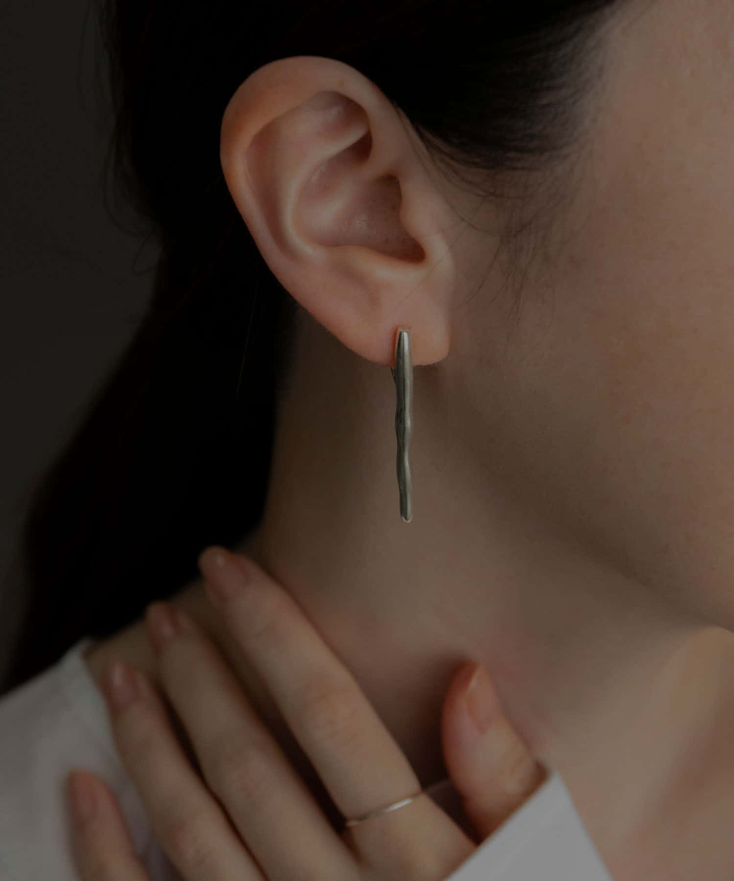 SMELLY so’　long bar earring SLV -