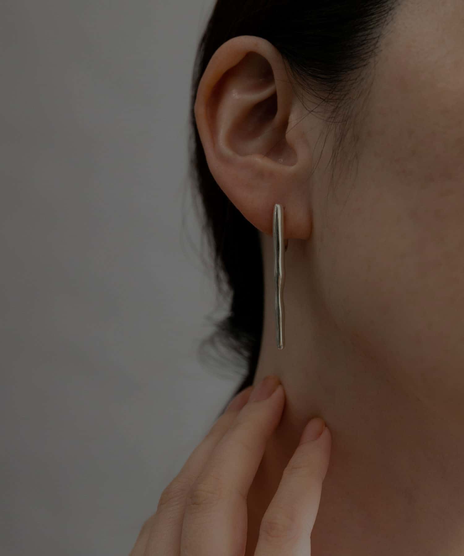 SMELLY so’　long bar earring SLV -